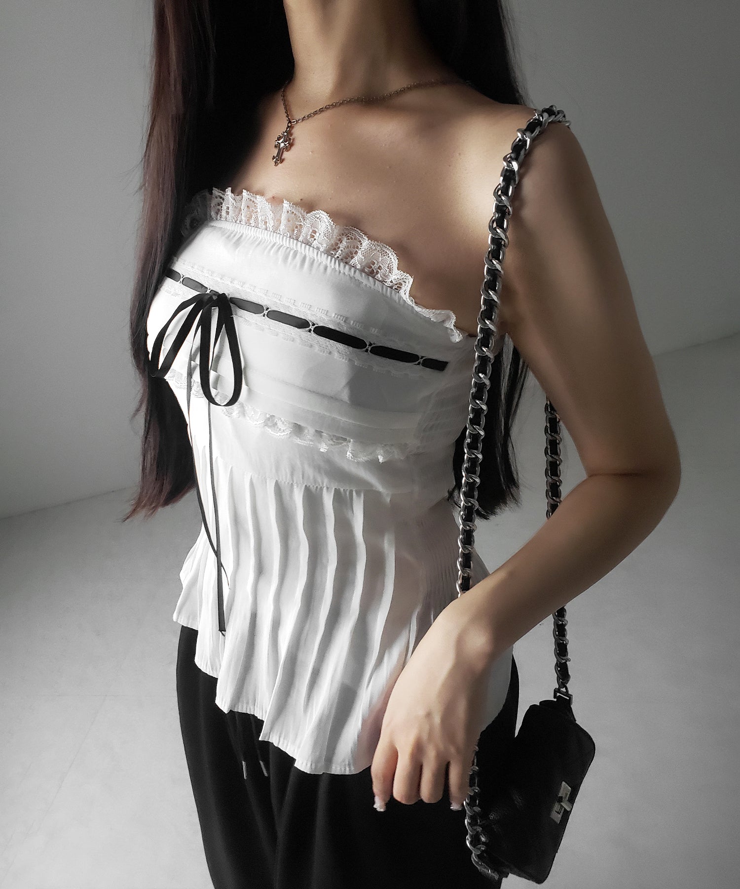 【 2color 】フロントリボンレースフレアベアトップ / front ribbon lace flare bare top