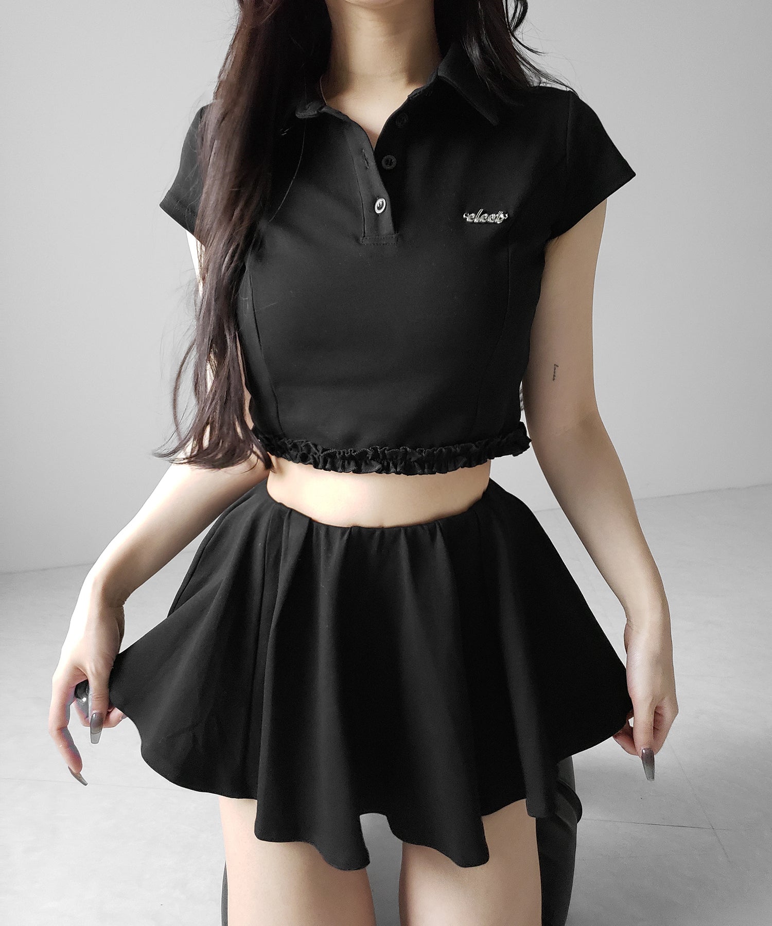 【 セットアップ 】ロゴプレート半袖トップス+フレアミニスカパン SET /( SETUP ) logo plate short sleeve tops + flared mini skirt pants