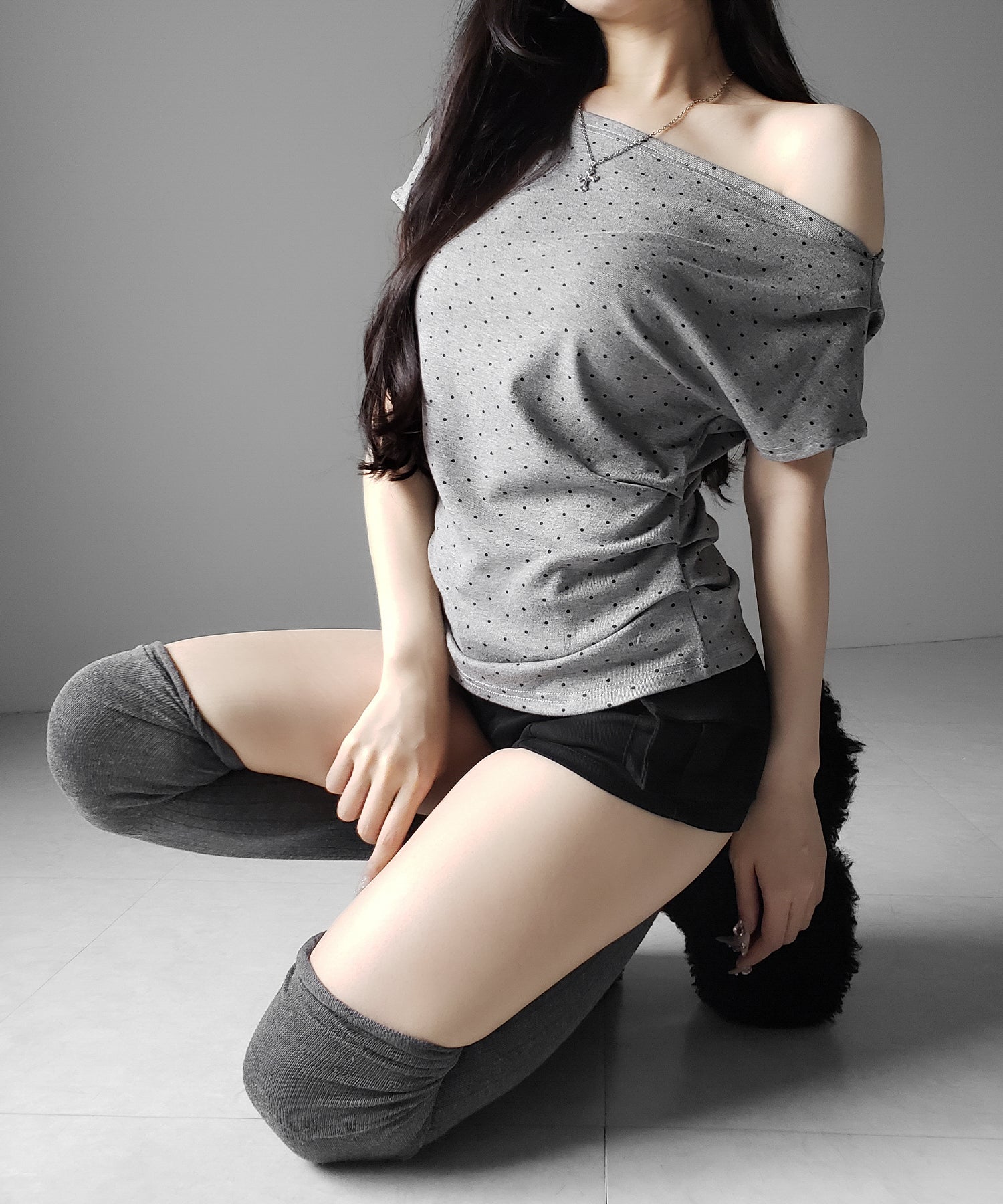 オフショルタックドレープドットTシャツ / off shoulder tack drape shortsleeve dot T-shirts