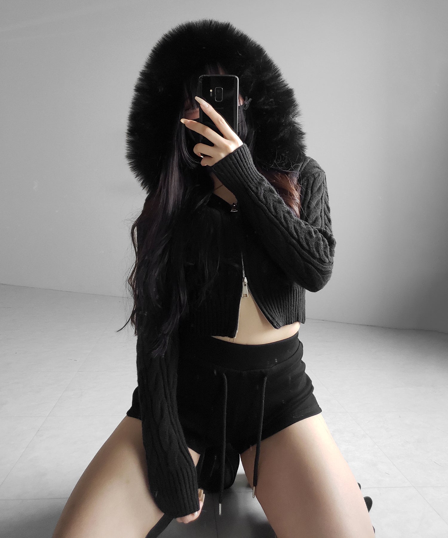 ファーフーディダブルジップショートニットパーカー / Fur hooded double zip short knit hoodie