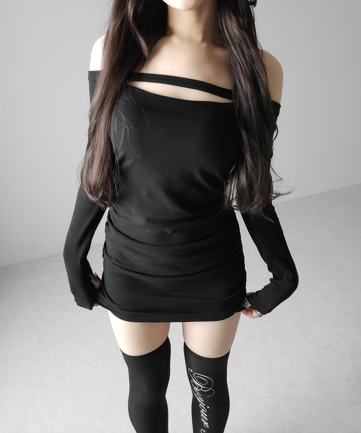 【 クロスネックにもできる3WAY 】フロントリボンオフショルワンホンタイトミニワンピース / front ribbon off shoulder wanghong mini onpiece