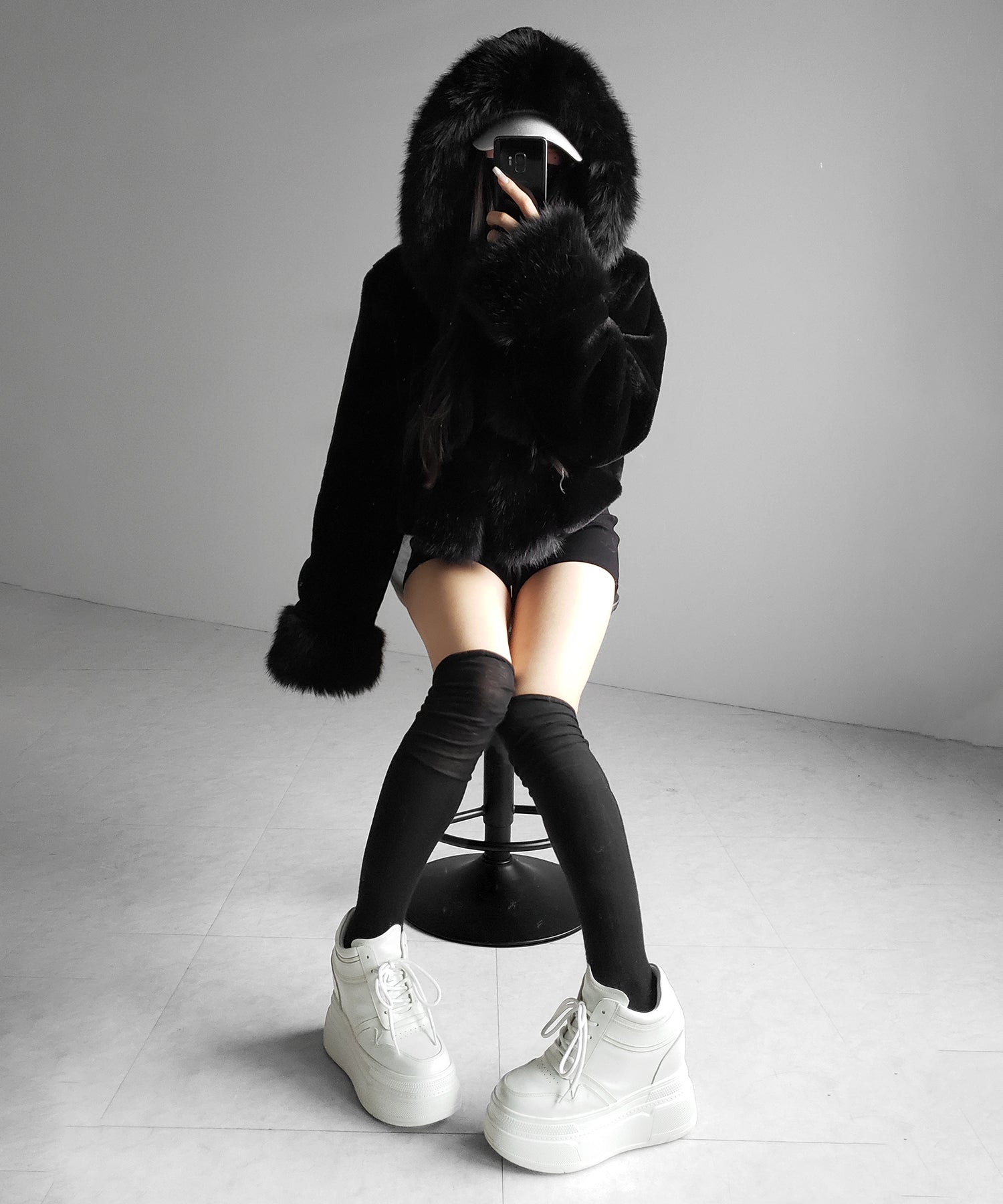 フェイクファーフードレディーショートコート / fake fur hoodec lady short coat