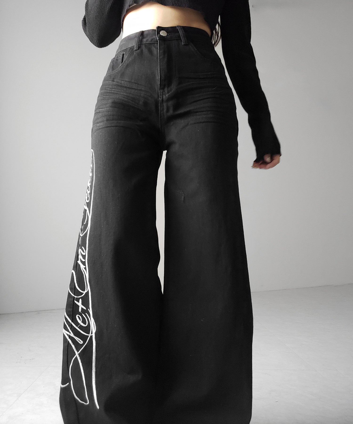 レタリングロゴ刺繍ハイウエストワイドブラックデニム / lettering logo embroidery high waist wide black denim