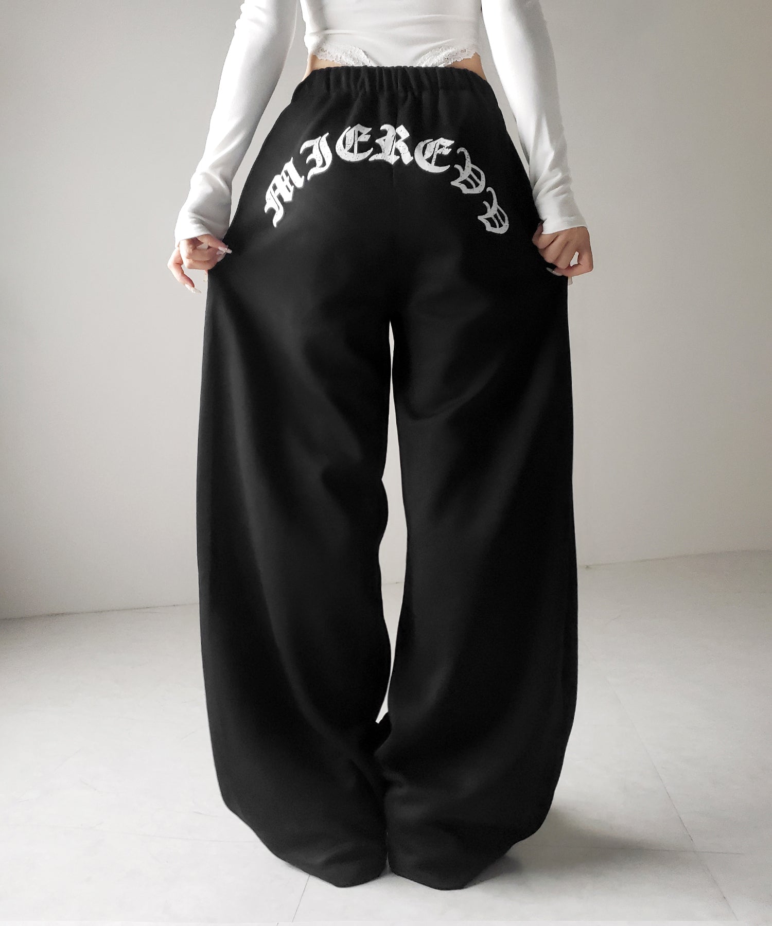 グランジロゴバックプリントスウェットワイドパンツ / grunge logo back print sweat wide pants
