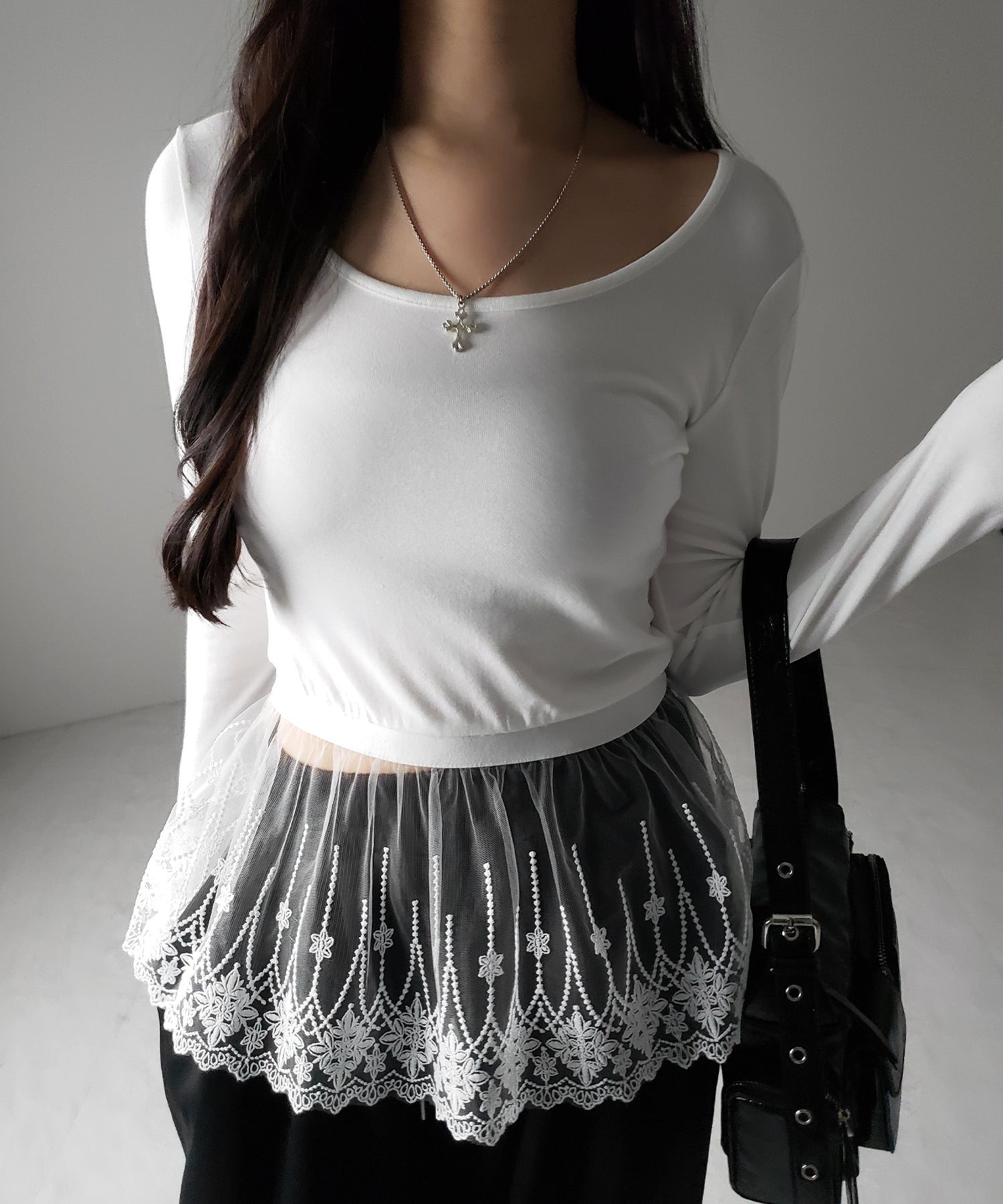 【 2color 】裾レースフリルレイヤード長袖トップス / hem lace frill layered long sleeve tops