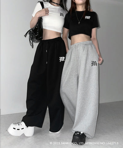 【 HELLO KITTY × me+em select 】ハローキティM LOGO ワイドスウェットパンツ / Hello Kitty M Logo wide sweatpants 【 セットアップ着用可能 】