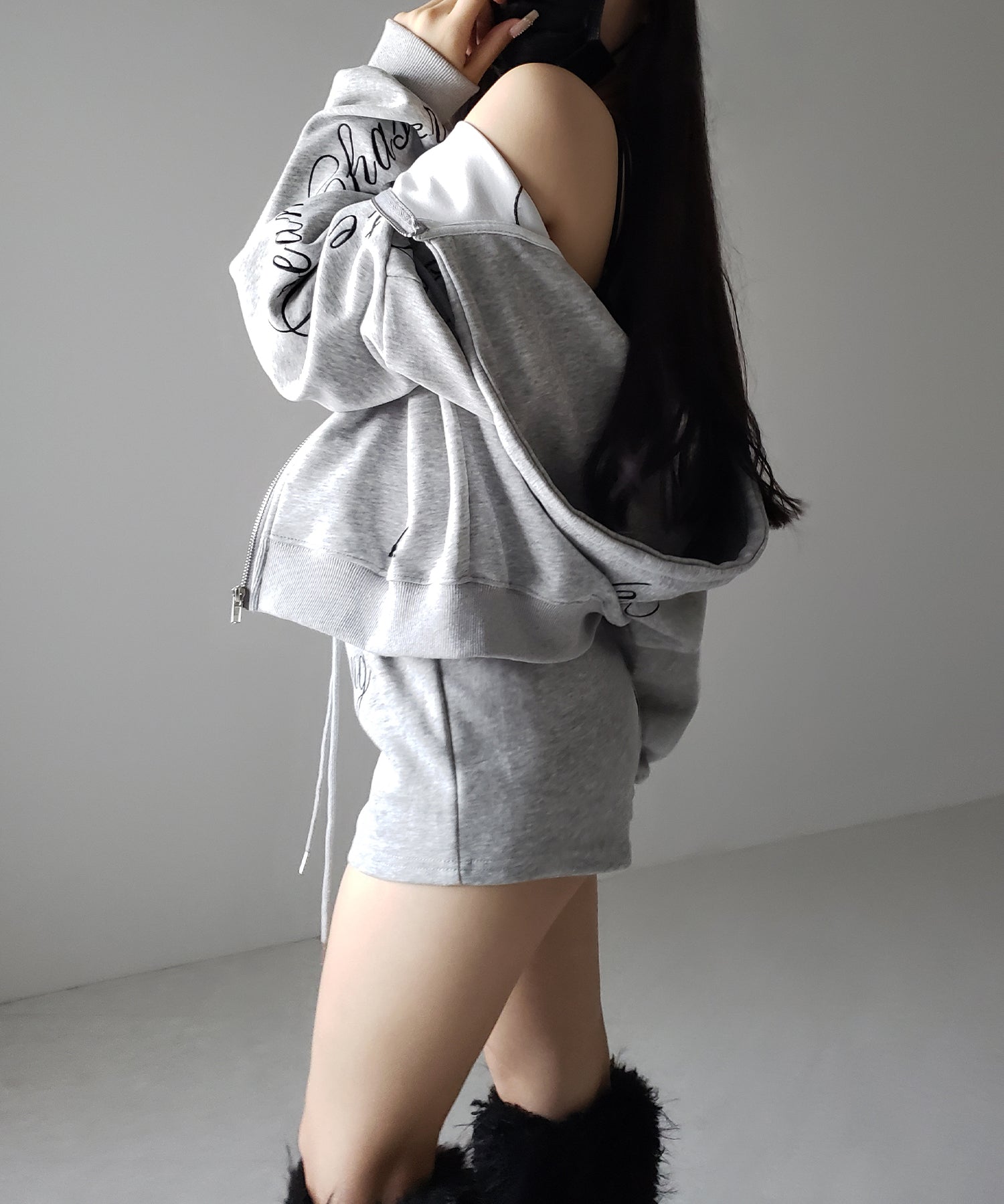 【 セットアップ 】レタリングロゴ刺繍ジップアップパーカー&ショートパンツ / lettering logo embroidery zip-up hoodie & short pants SETUP