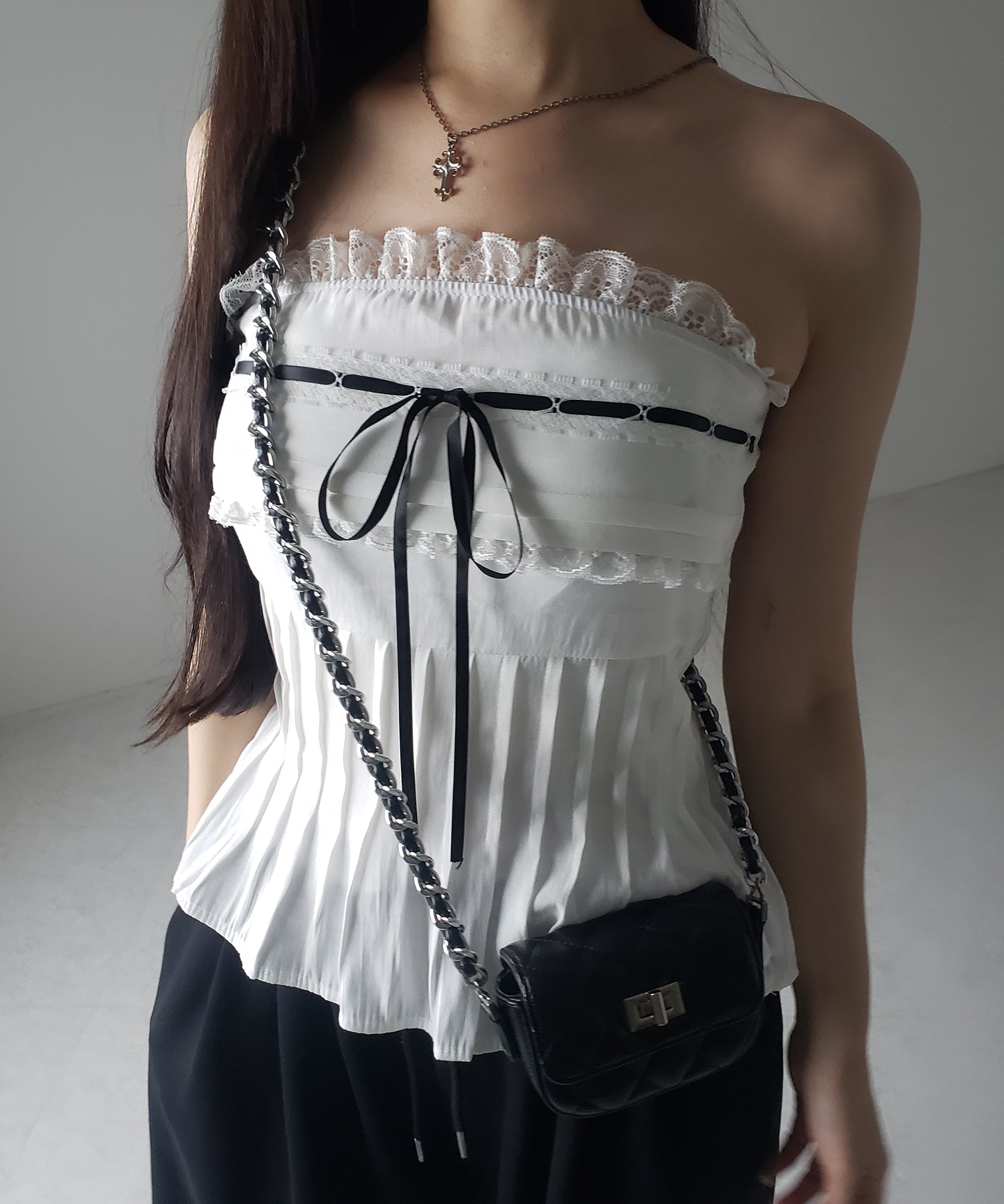 【 2color 】フロントリボンレースフレアベアトップ / front ribbon lace flare bare top