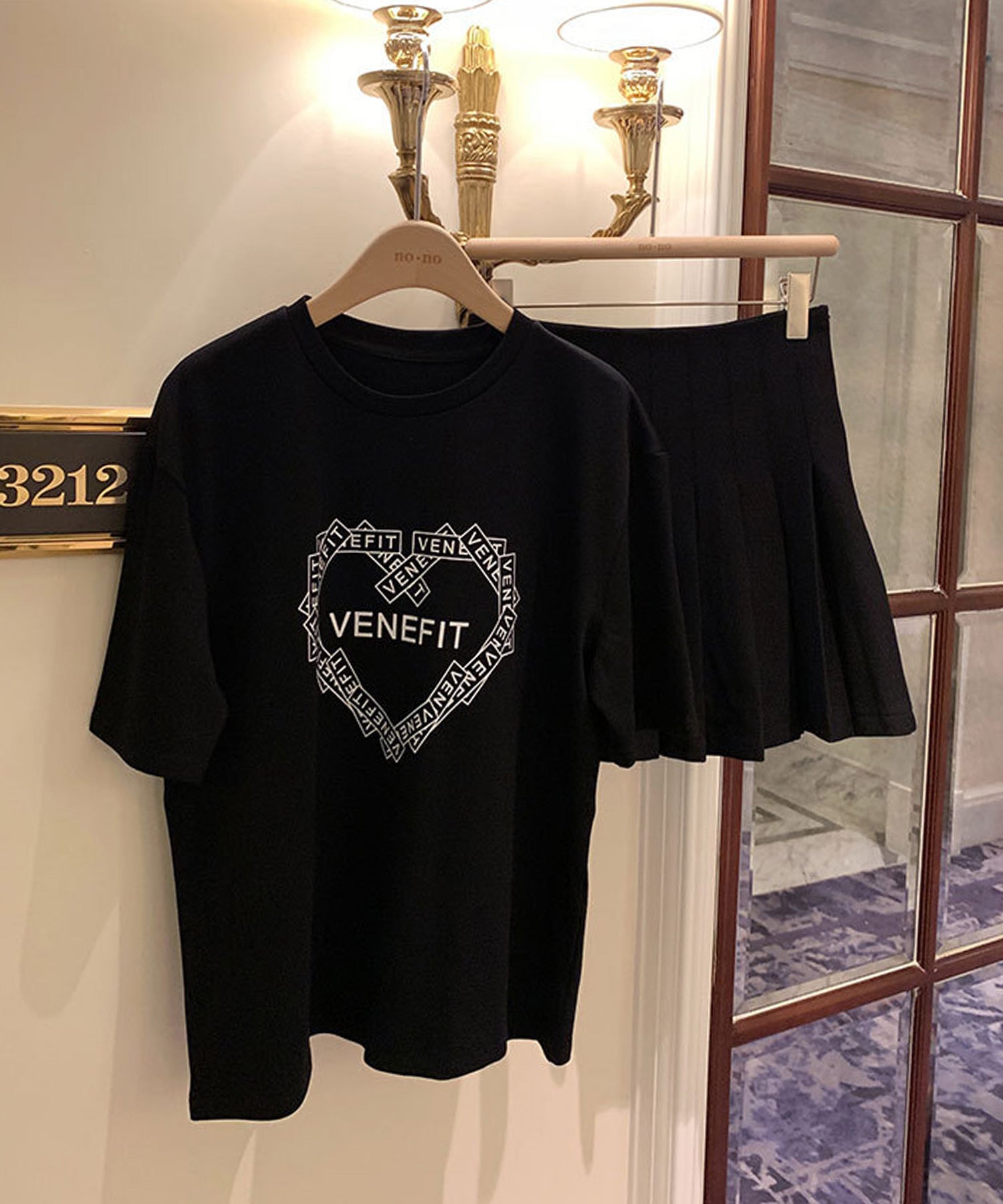 【 セットアップ 】VENEFIT ロゴトップス&プリーツミニスカート SET