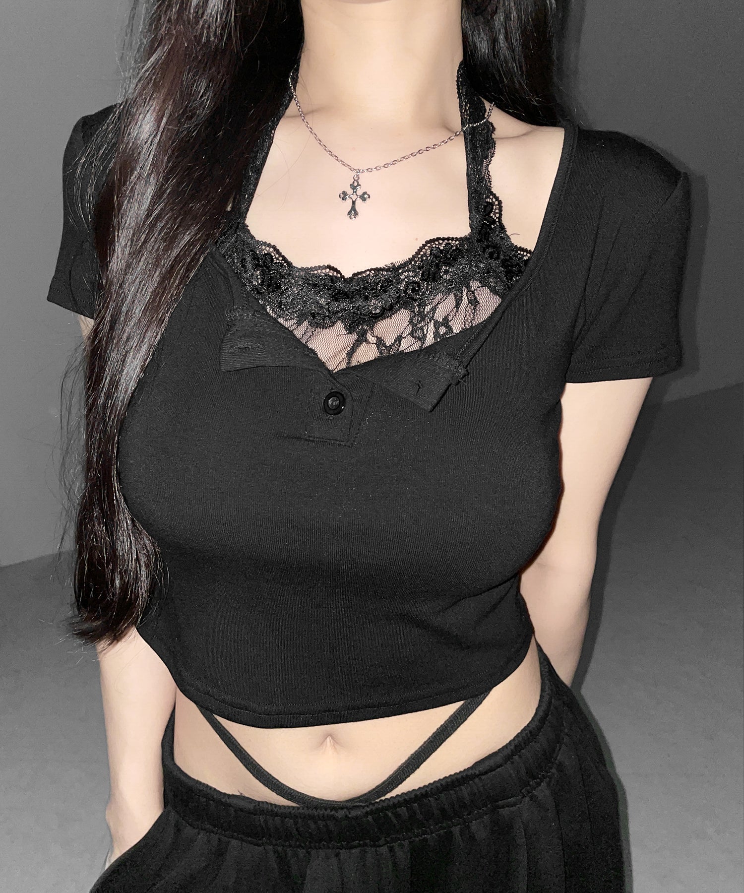 レースレイヤードホルターヘンリーネック半袖Tシャツ / lace layered halter henley neck short sleeve T-shirt