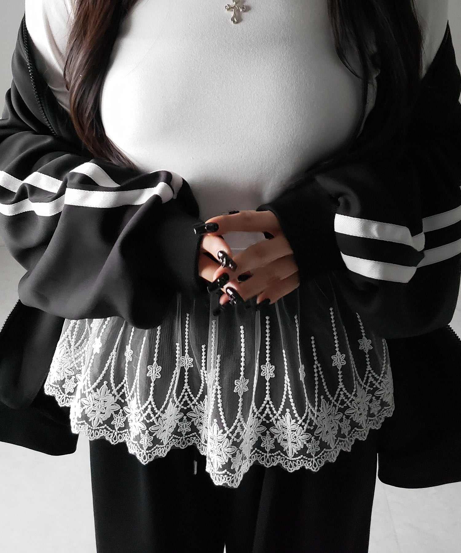 【 2color 】裾レースフリルレイヤード長袖トップス / hem lace frill layered long sleeve tops
