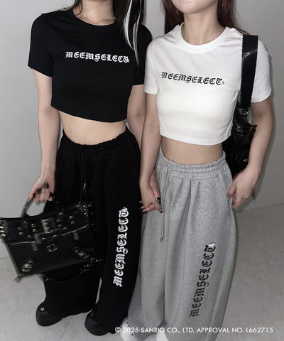 【 HELLO KITTY × me+em select 】ハローキティグランジロゴショートちびTシャツ / Hello Kitty grunge logo short chibi T-shirt 【 セットアップ着用可能 】
