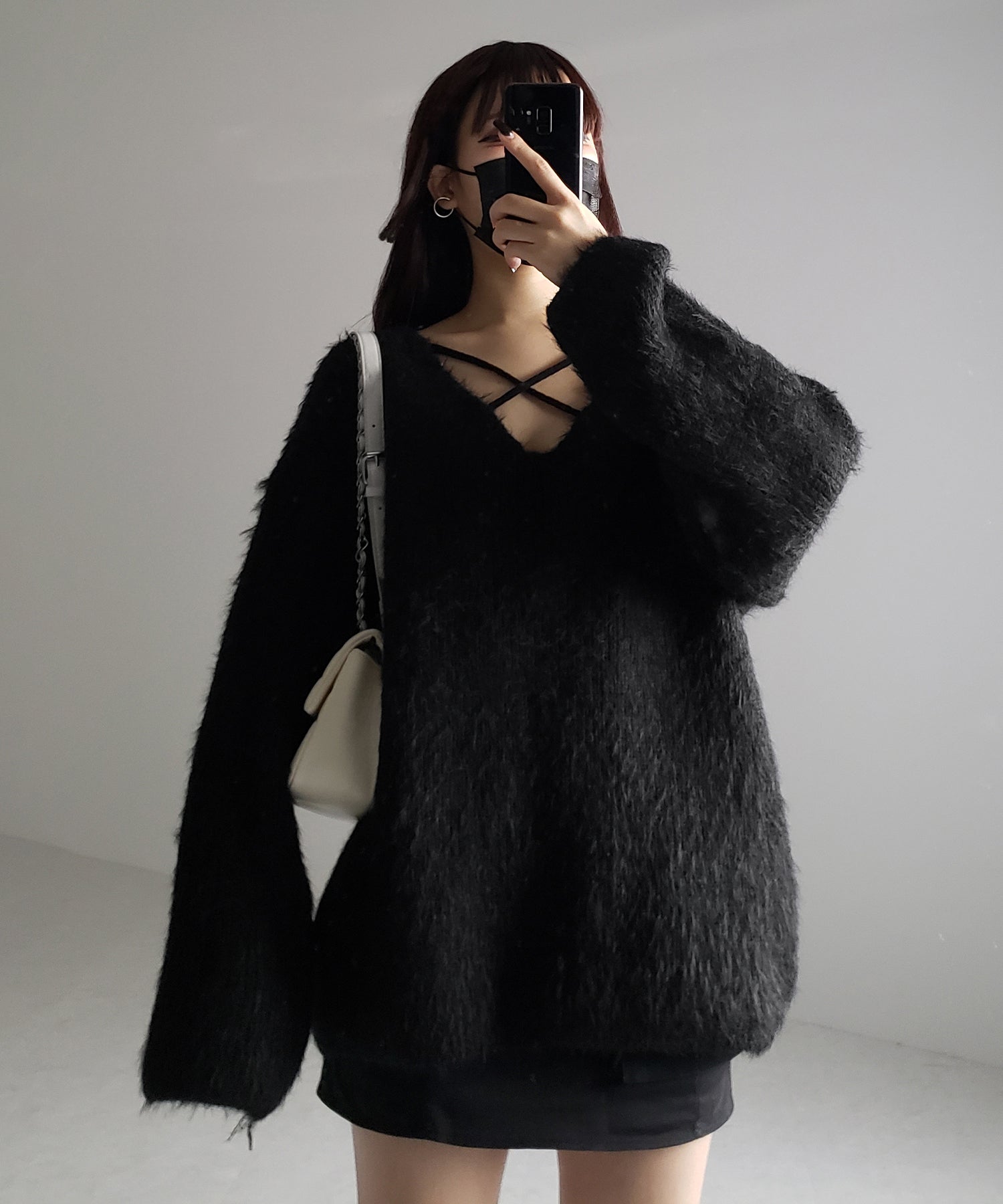 クロスストラップカットアウトルーズシャギーニット