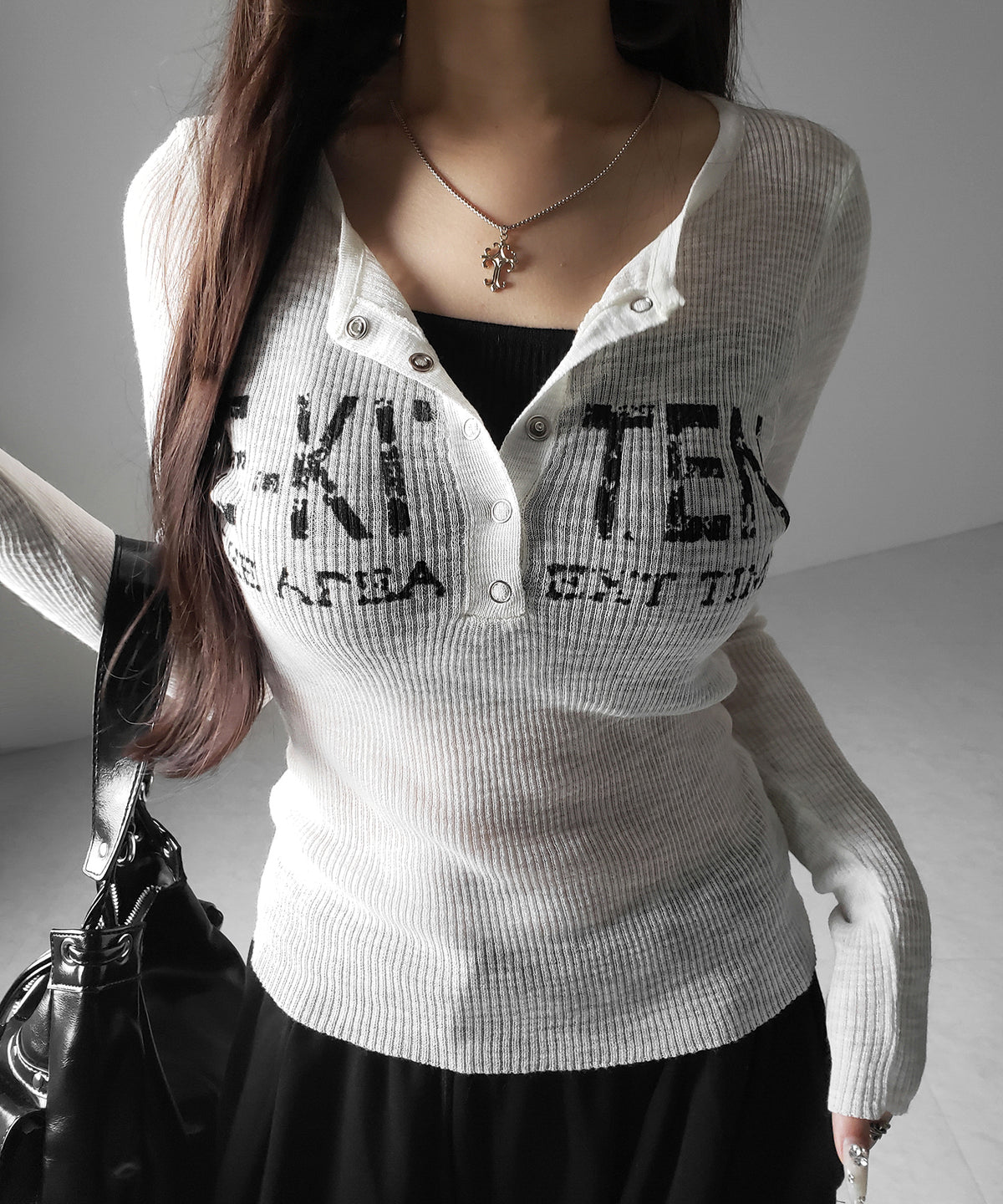 ヘンリーネックフェイクレイヤードロゴ長袖シアーニットトップス / henly neck fake layered logo longsleeve sheer rib knit tops