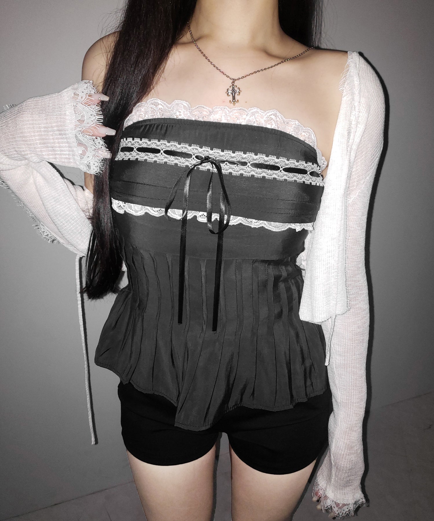 【 2color 】フロントリボンレースフレアベアトップ / front ribbon lace flare bare top