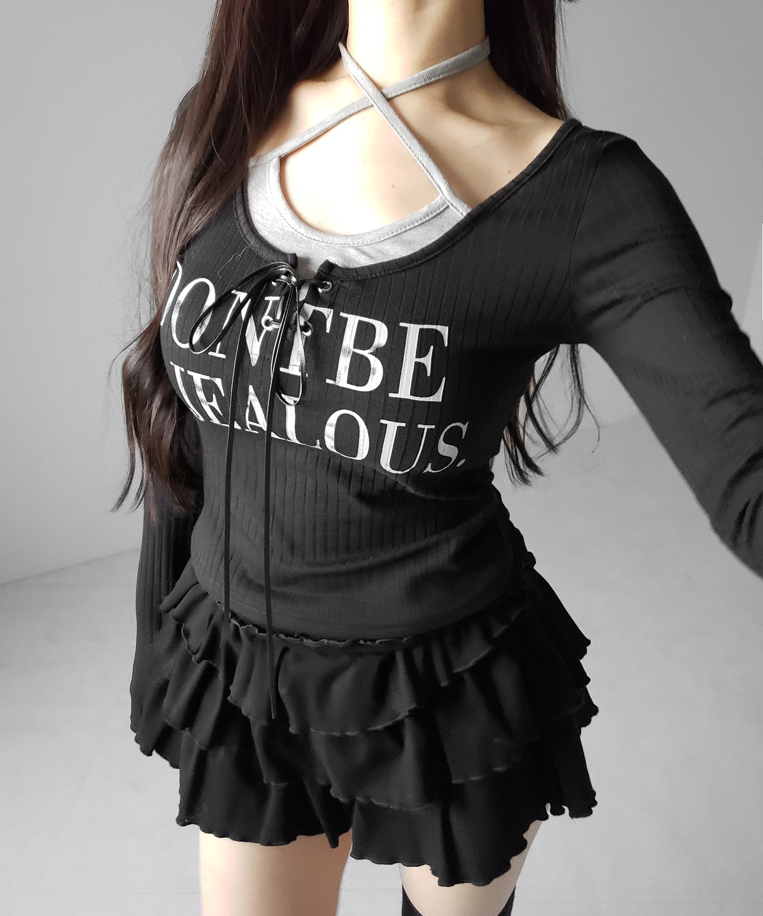 【 クロスネックにできる2WAY 】レースアップフェイクレイヤードロゴカットソートップス / laceup fake layered logo cutsew tops