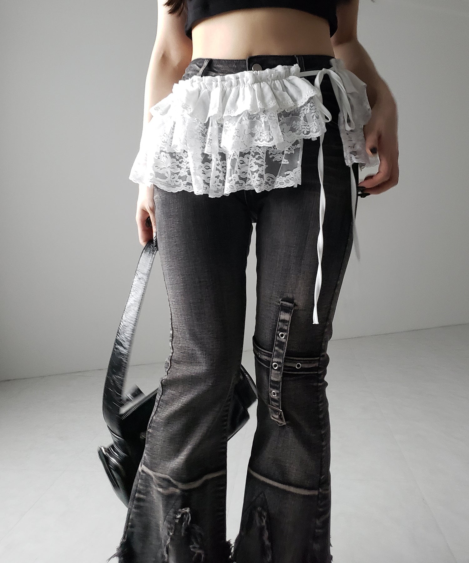 【 2color 】ストラップリボンレースフリルミニ巻きスカート / strap ribbon lace frill mini wrap skirt