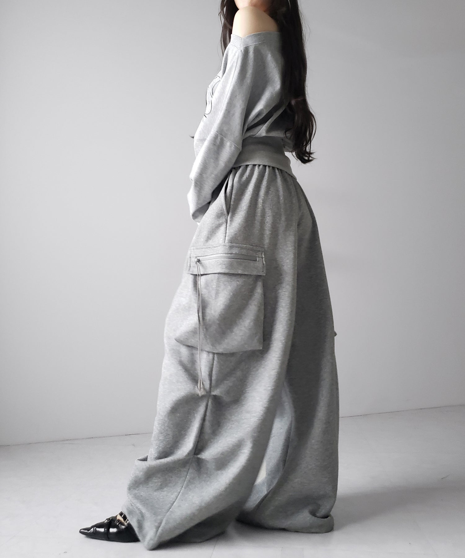 【 裾絞り可能2WAY 】ドローコードタックワイドカーゴスウェットパンツ / drawcord tuck wide cargo sweatpants