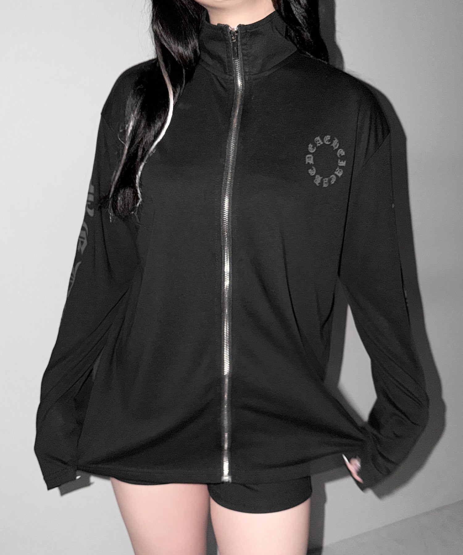 グランジロゴスタンドジップアップオーバーシアートップス / grunge logo stand zipup over sheer tops