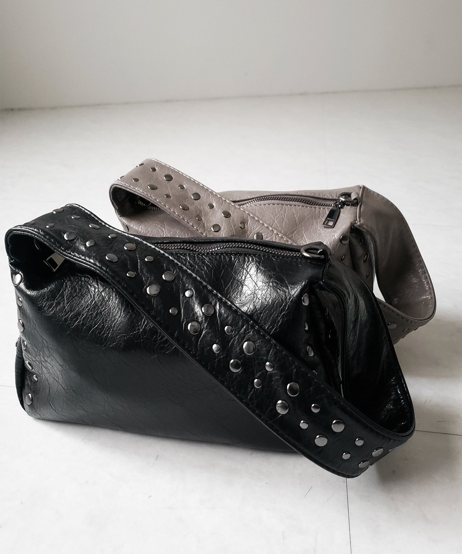 スタッズデザインスクエアショルダーバッグ / stud design square shoulder bag
