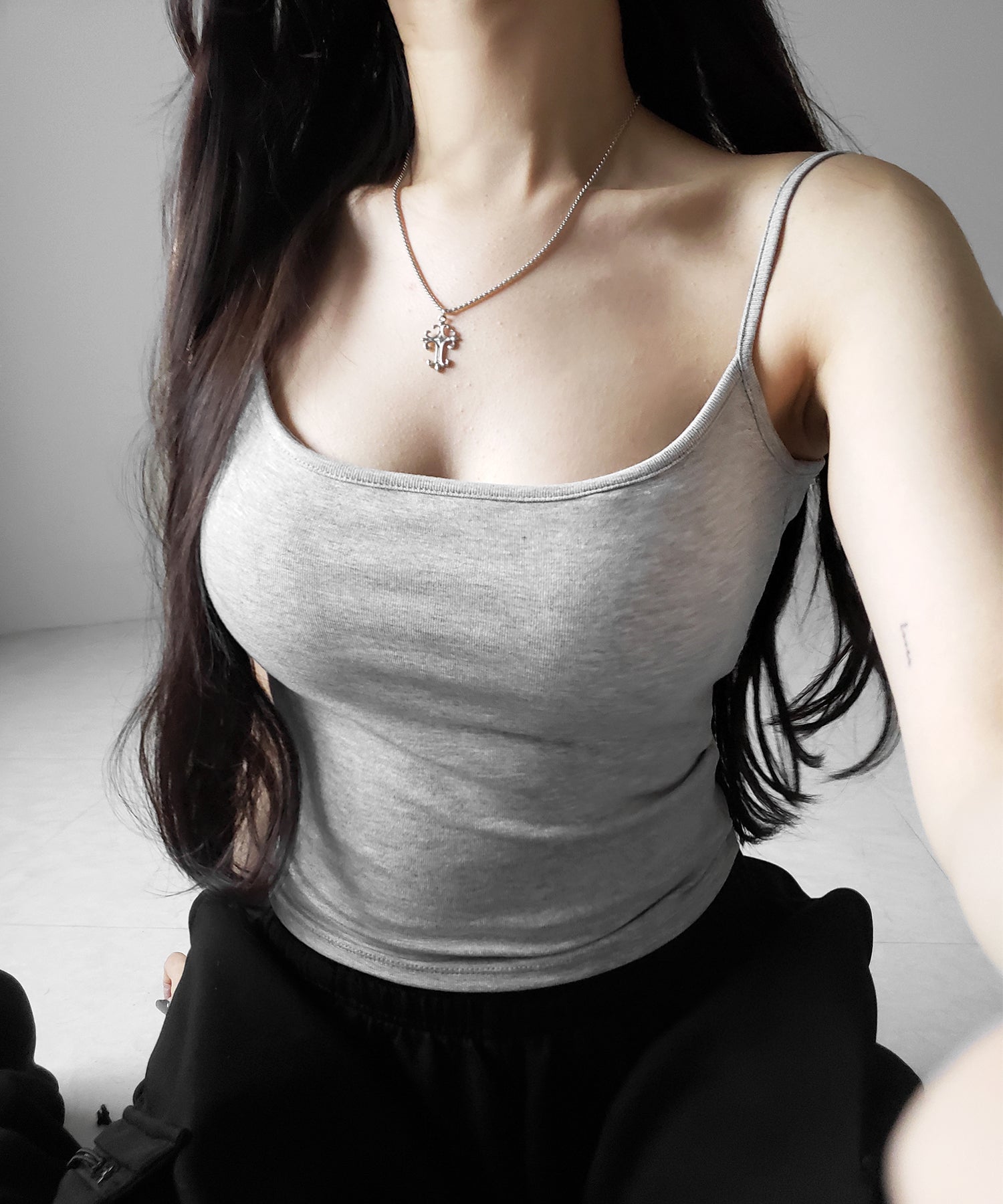 【 カップ付き 】スクエアネックストラップスリムキャミソール / square neck strap slim camisole