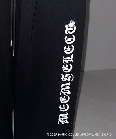 【 HELLO KITTY × me+em select 】ハローキティグランジロゴワイドスウェットパンツ / Hello Kitty grunge logo wide sweatpants 【 セットアップ着用可能 】