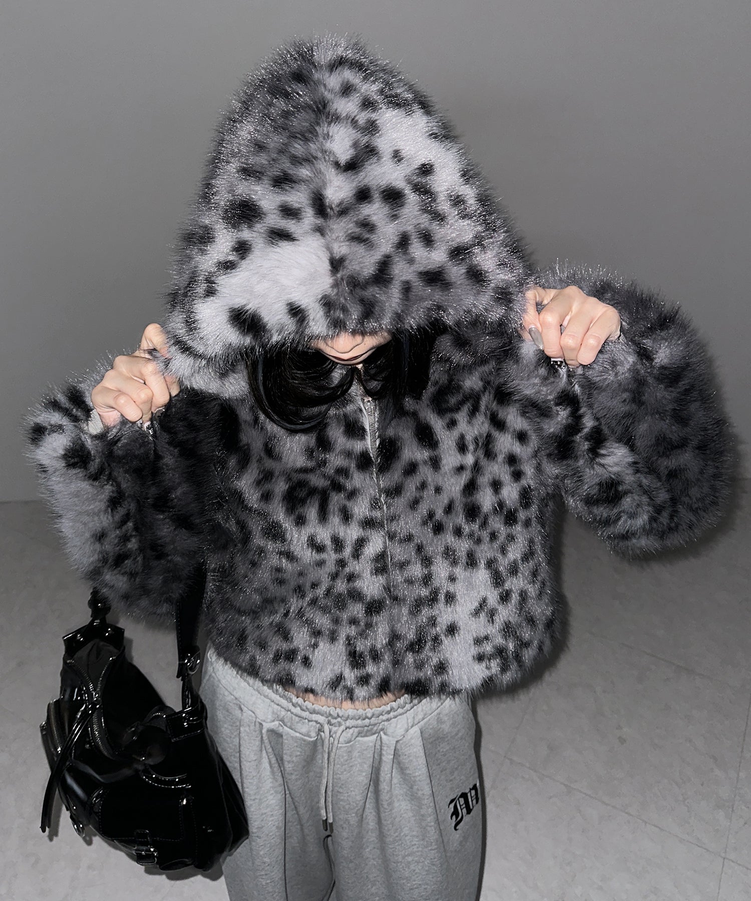 レオパードフェイクファーフーディショートコート / reopard fakefur hoodie short coat
