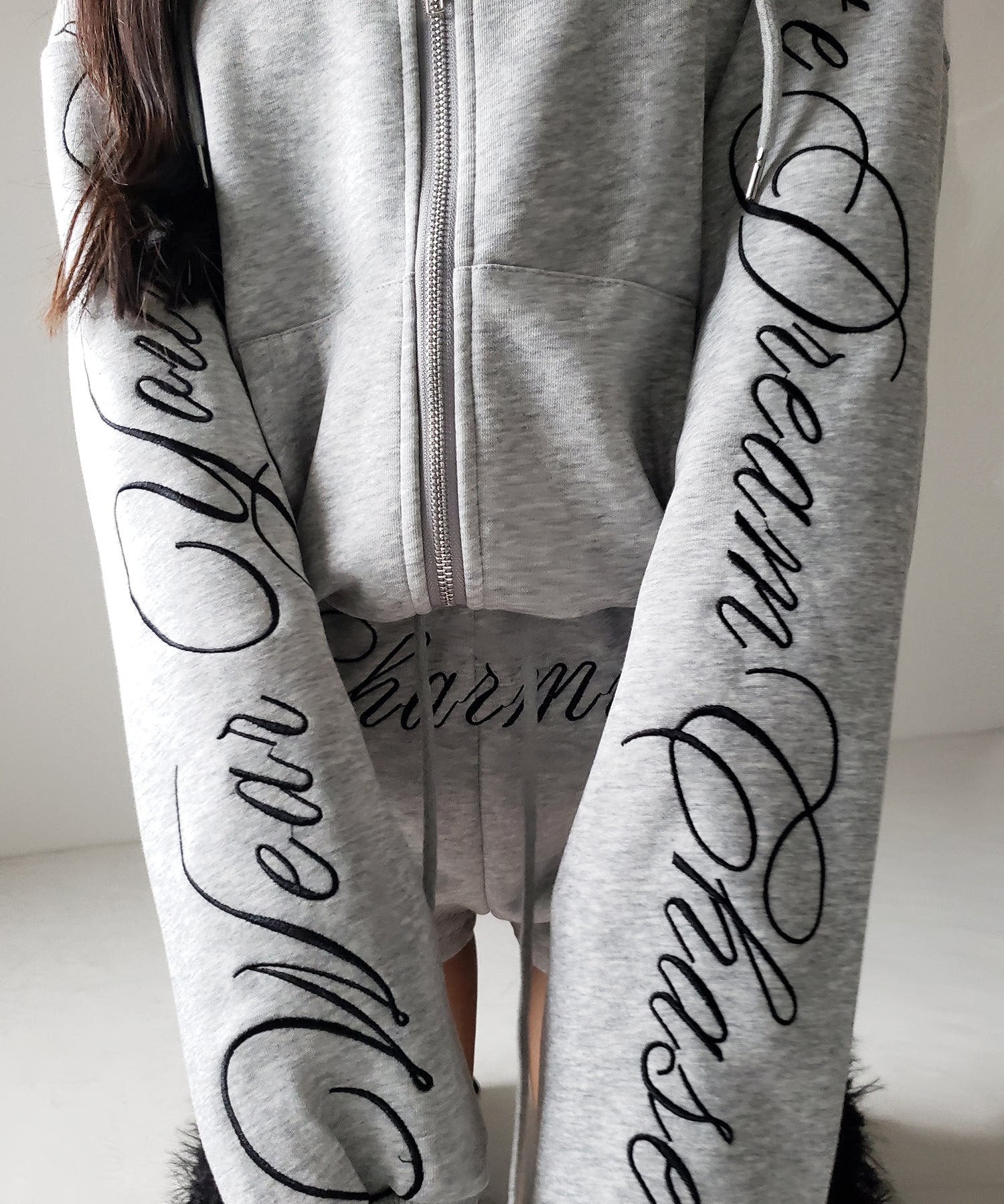 【 セットアップ 】レタリングロゴ刺繍ジップアップパーカー&ショートパンツ / lettering logo embroidery zip-up hoodie & short pants SETUP