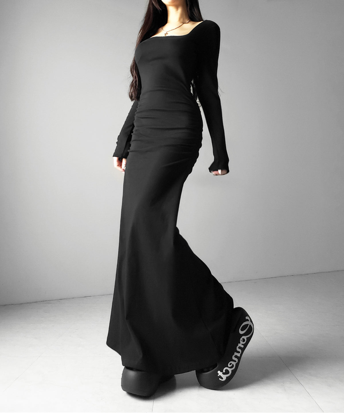 スクエアネックシャーリングマーメイド長袖ロングタイトワンピ / Square neck shirring mermaid long-sleeved long tight onepiece