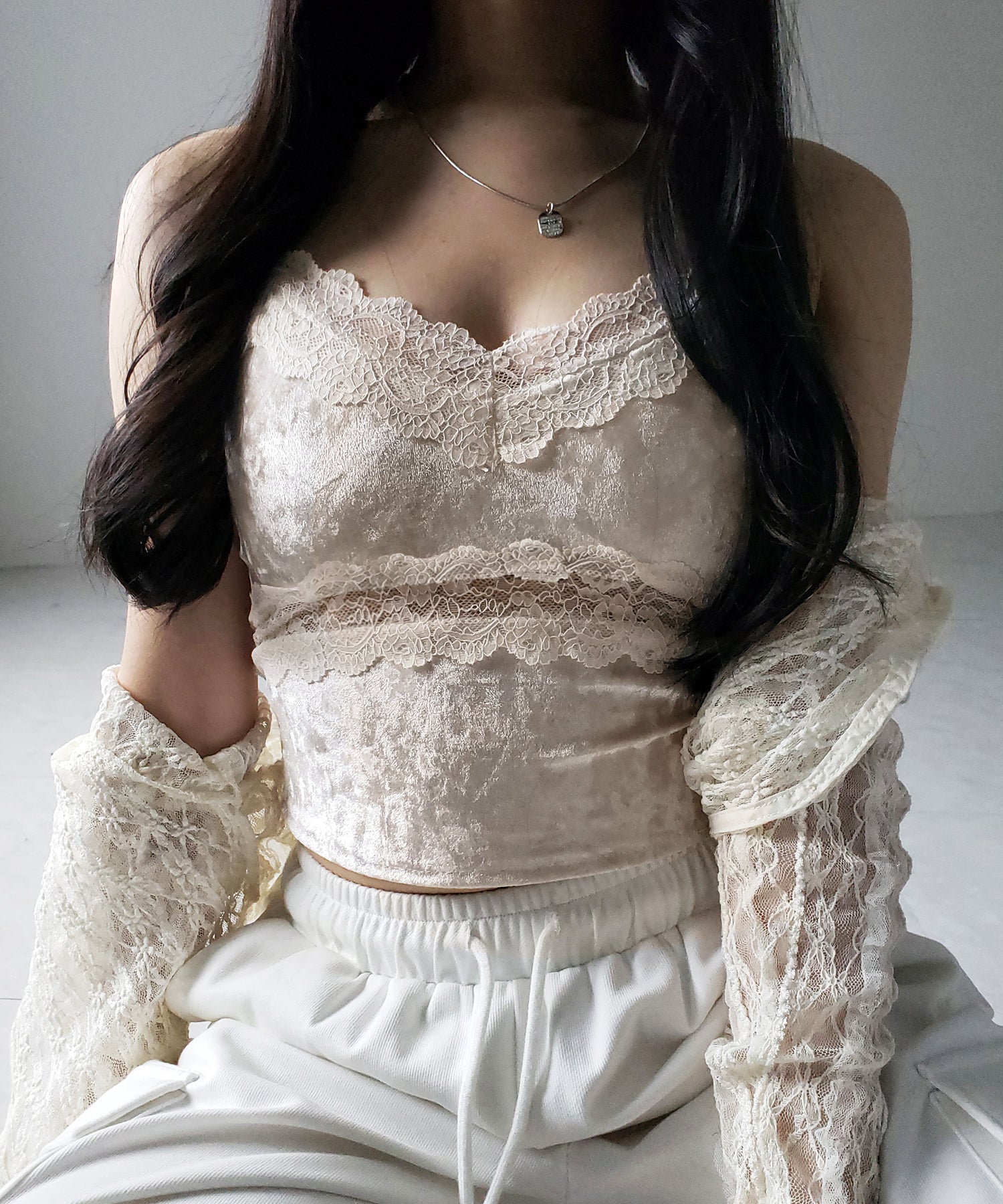 【 カップ付き 】ダブルレースベロアショートビスチェキャミソール / double lace velor short bustier camisole