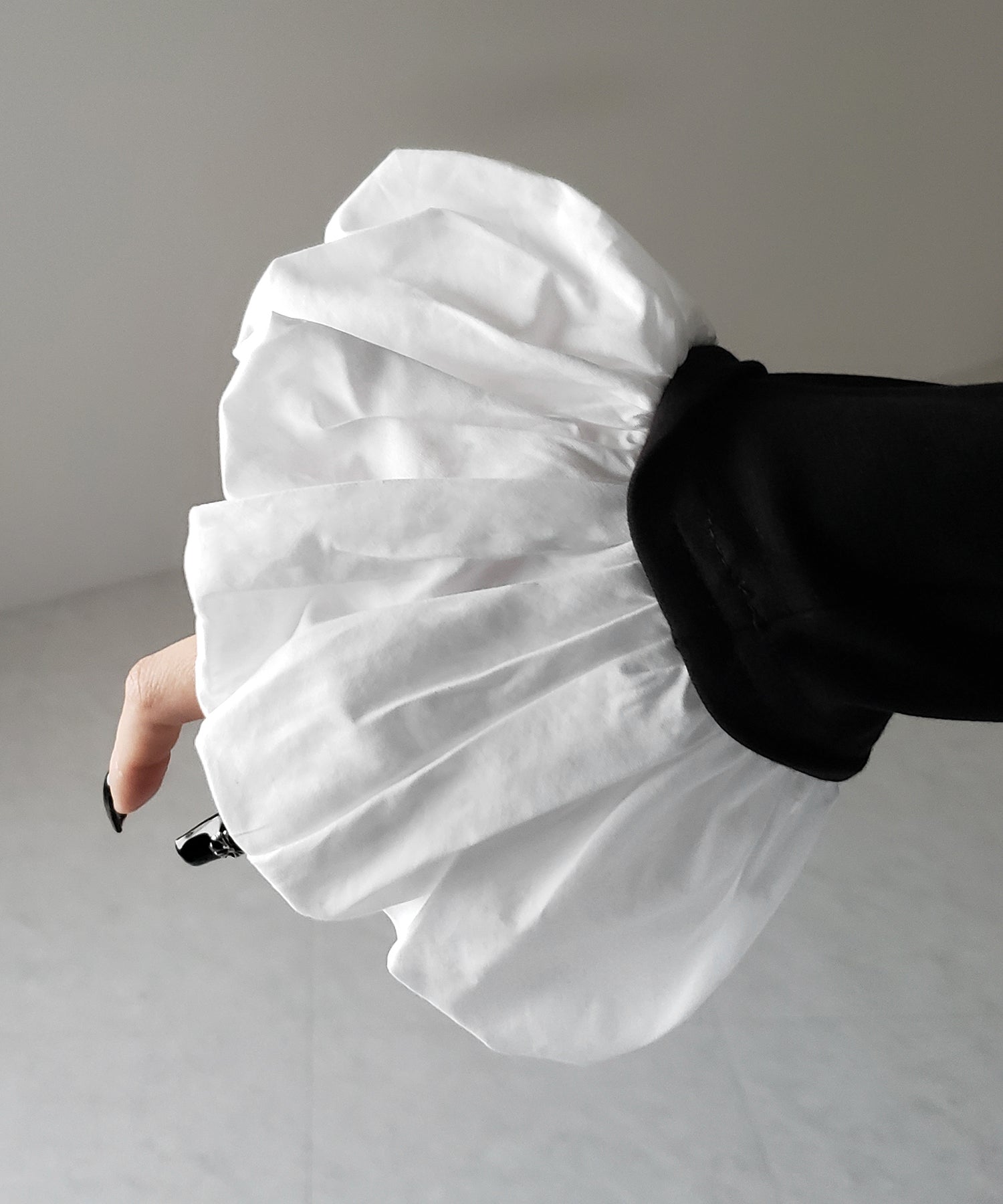【 2color 】裾バルーンフリルカットソートップス / hem balloon frill cutsew tops