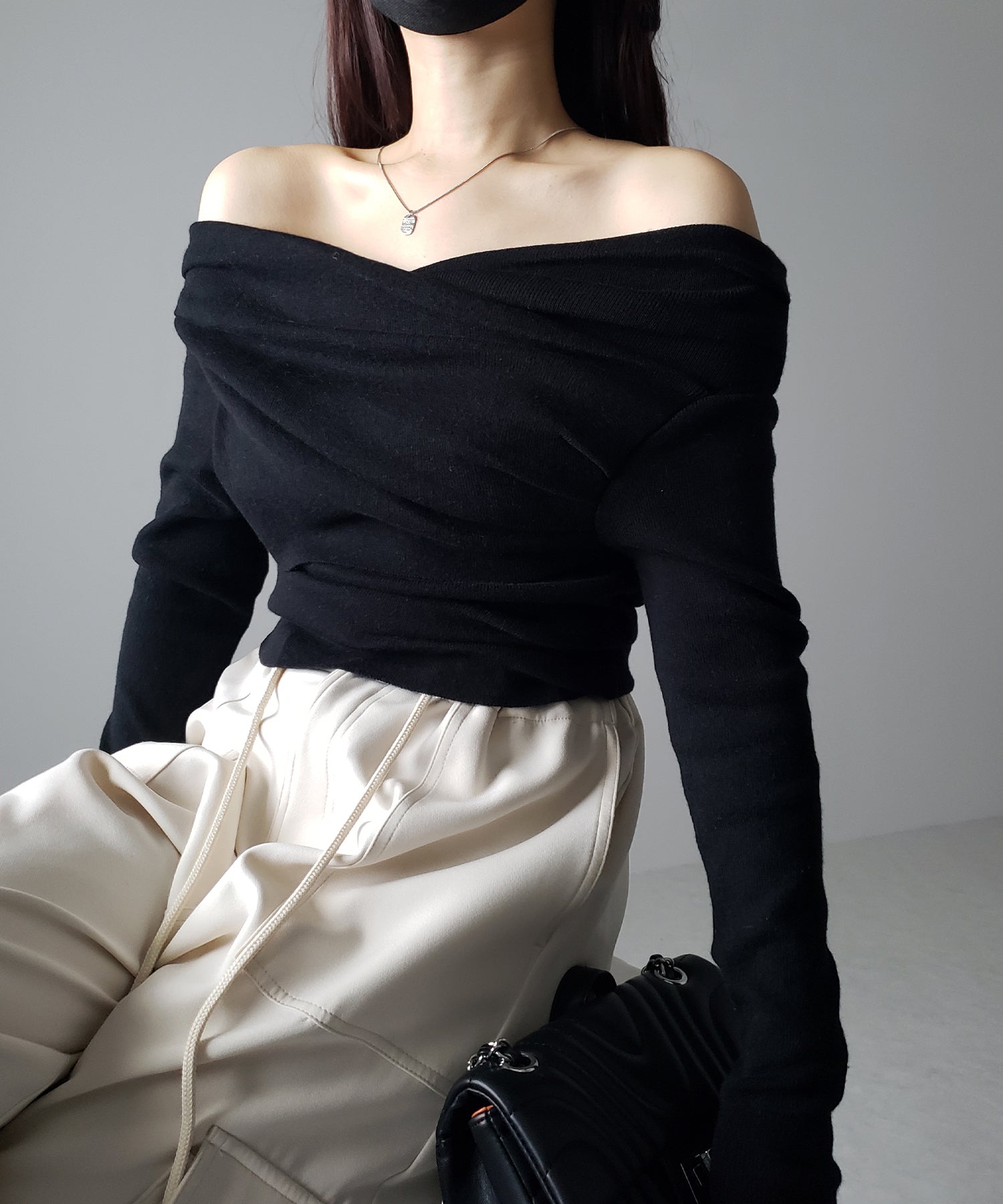 タックデザインドレープオフショルダーリブニット