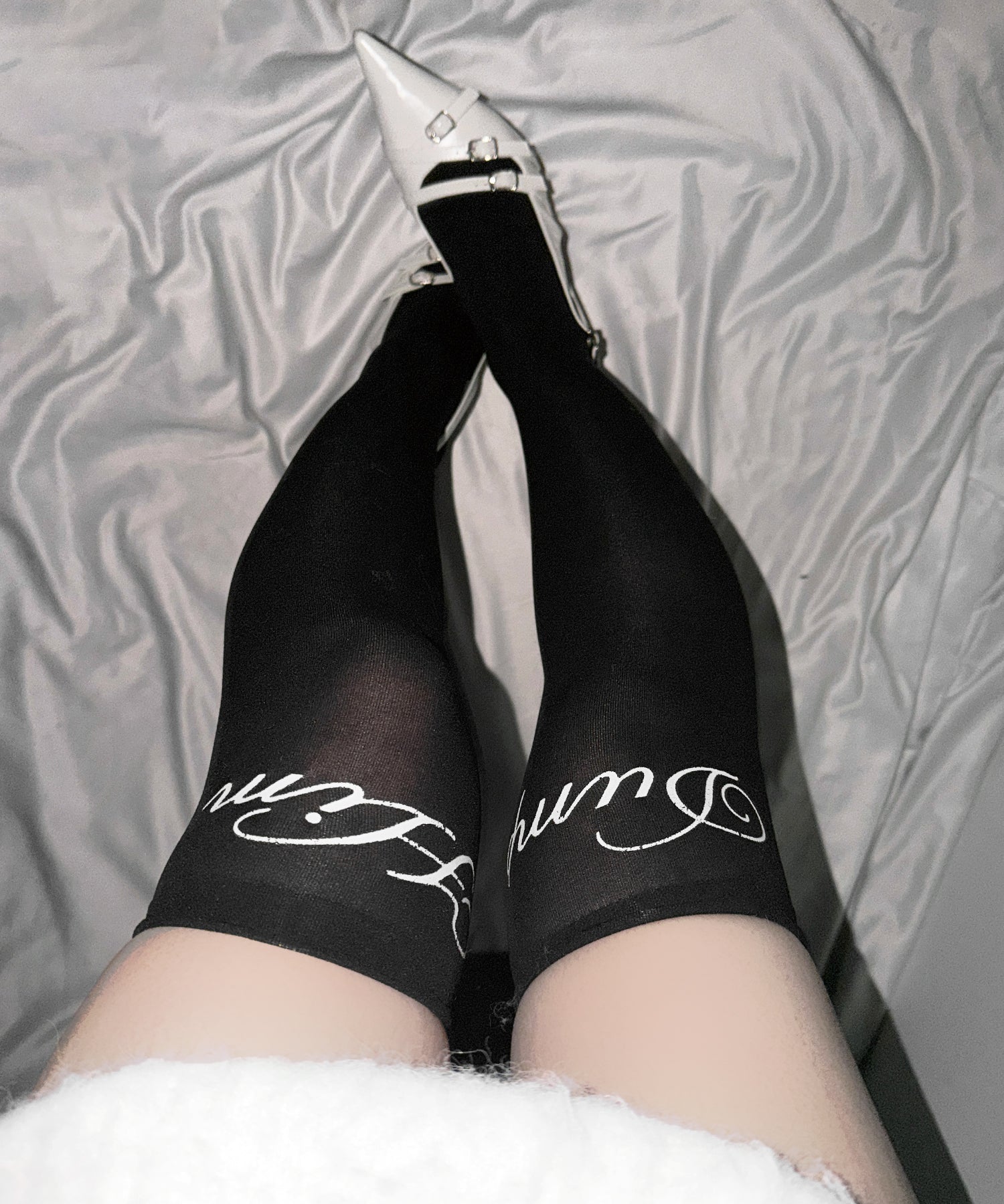 【 選べる3柄アソート 】レタリングロゴシアーニーハイソックス / lettering logo sheer knee high socks