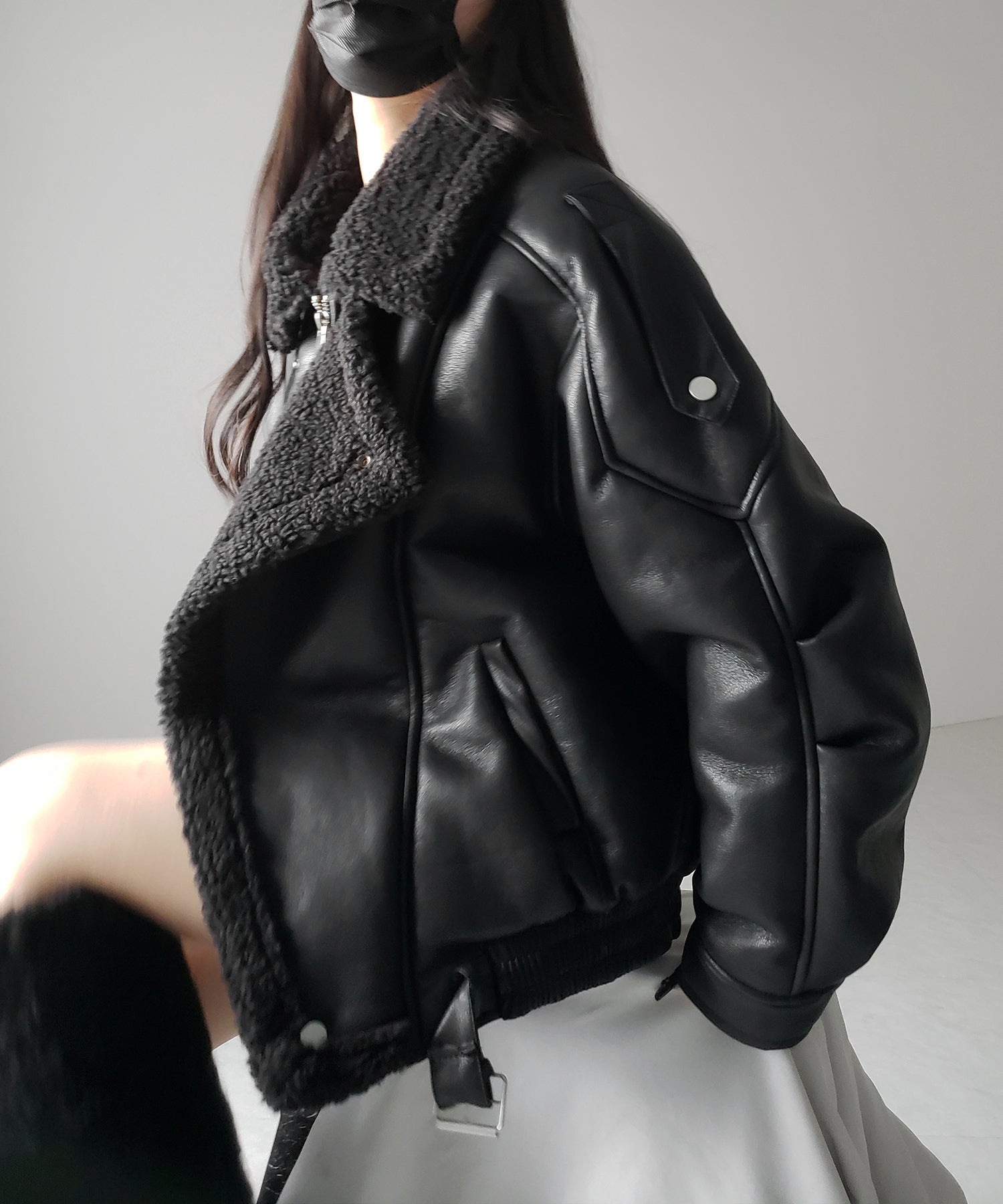 【 2color 】フェイクレザーベルテッドボアムートンジャケット / fake leather belted boa mouton jacket