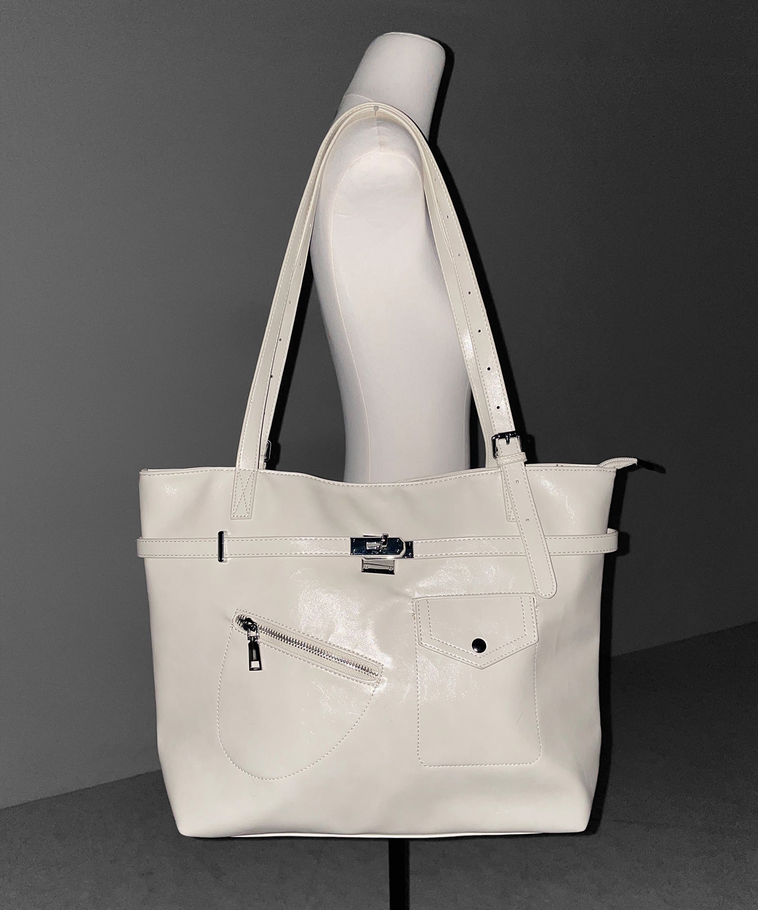 【 A4収納可 】デザインベルトフェイクレザースクエアトートバッグ / design belt fake leather square tote bag