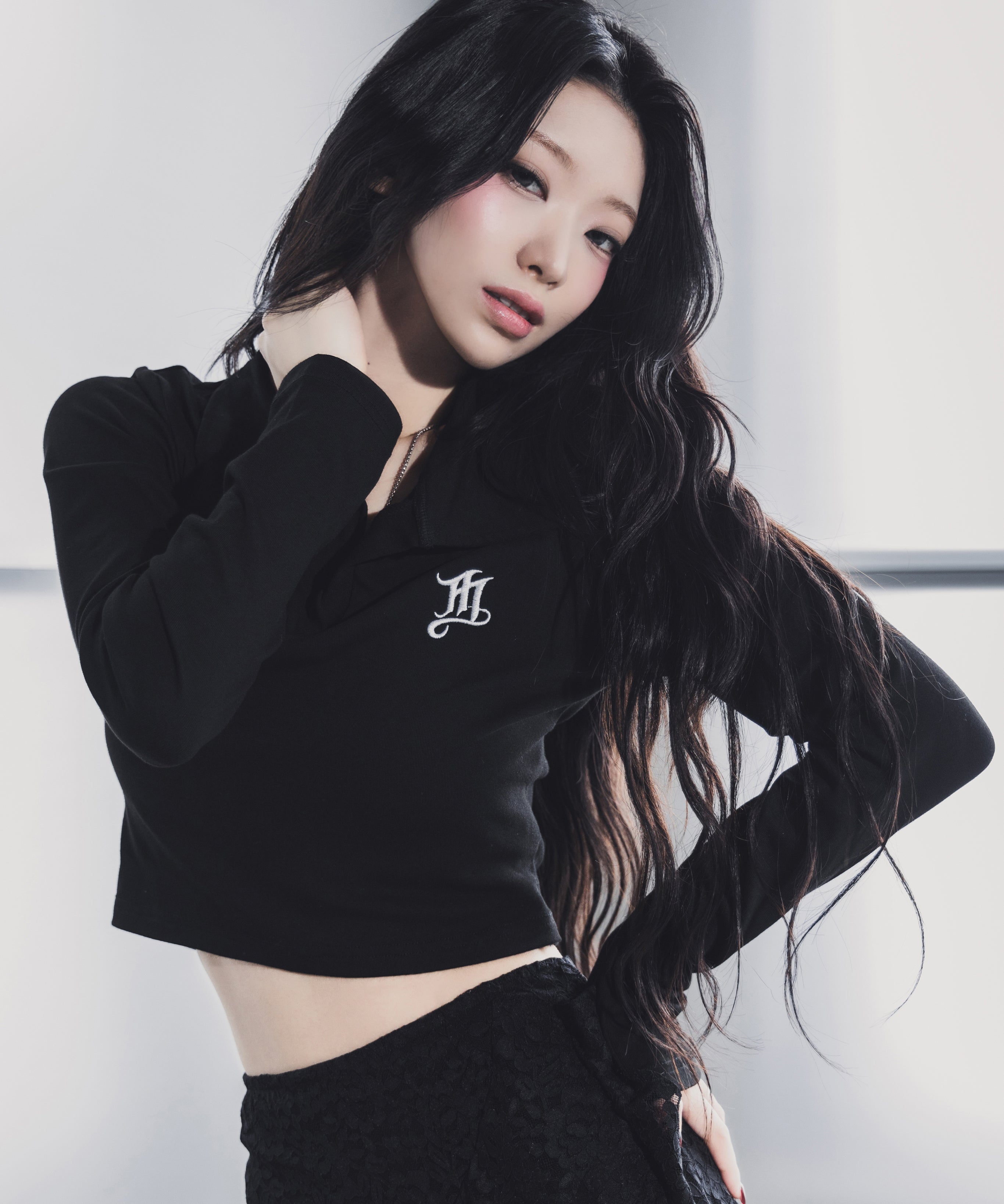 M LOGO スキッパーショートTシャツ / M LOGO skipper neck short T-shirt