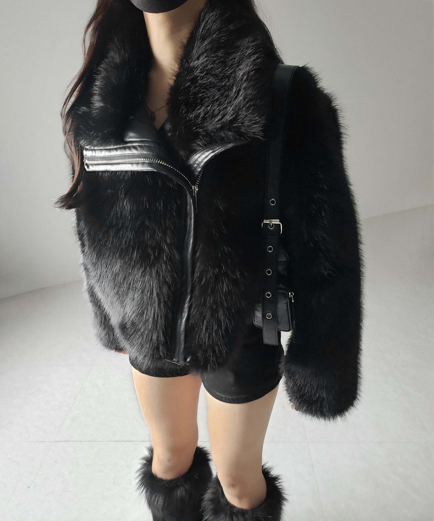 【 2WAY 】ジップアップレザードッキングフェイクファーコート / zip up leather docking fake fur coat