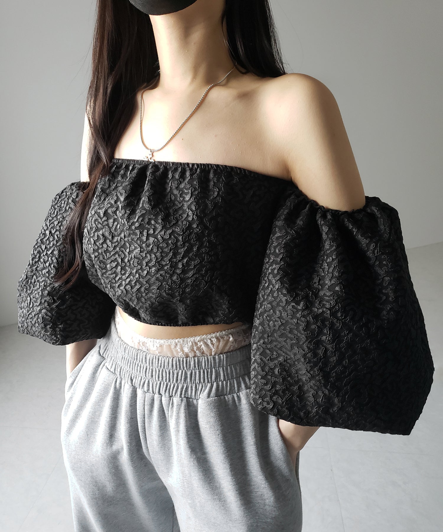 【 2color 】オフショルダーボリュームパフショートブラウス / off shoulder volume puff short blouse