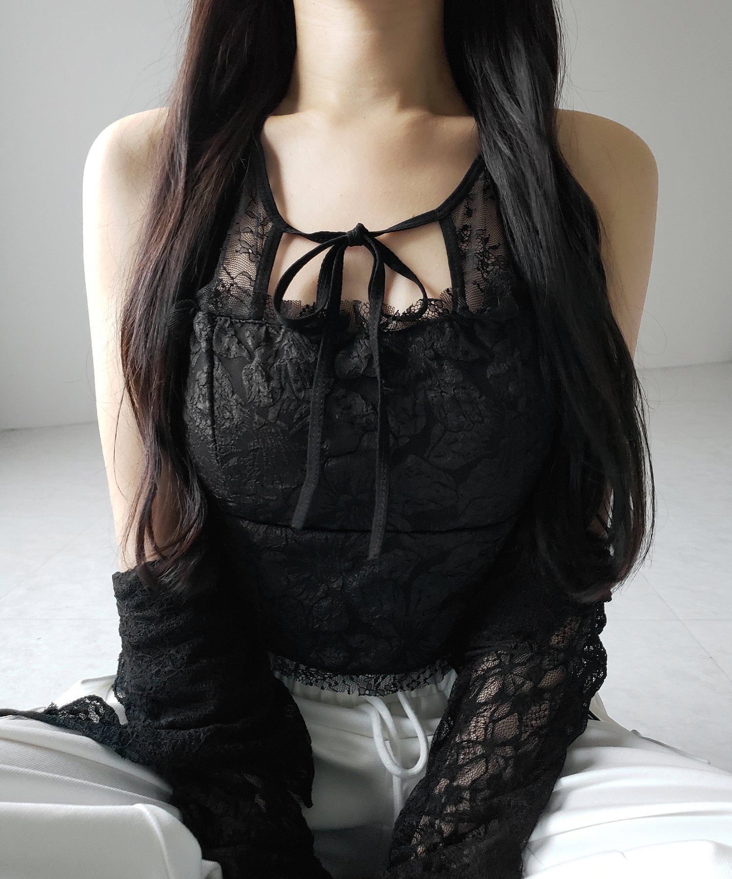 フロントリボンホルターレースキャミソール / front ribbon halter lace camisole
