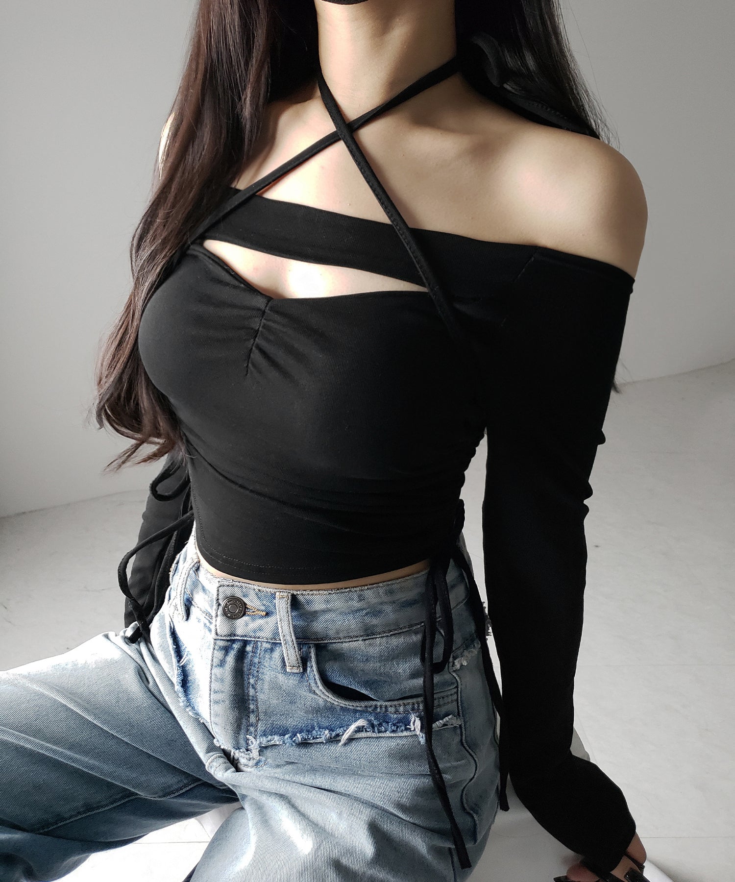 【 新色ピンク追加! / 2WAY 】クロスストラップリボンカットアウトオフショルトップス / cross strap ribbon cutout offshoulder tops