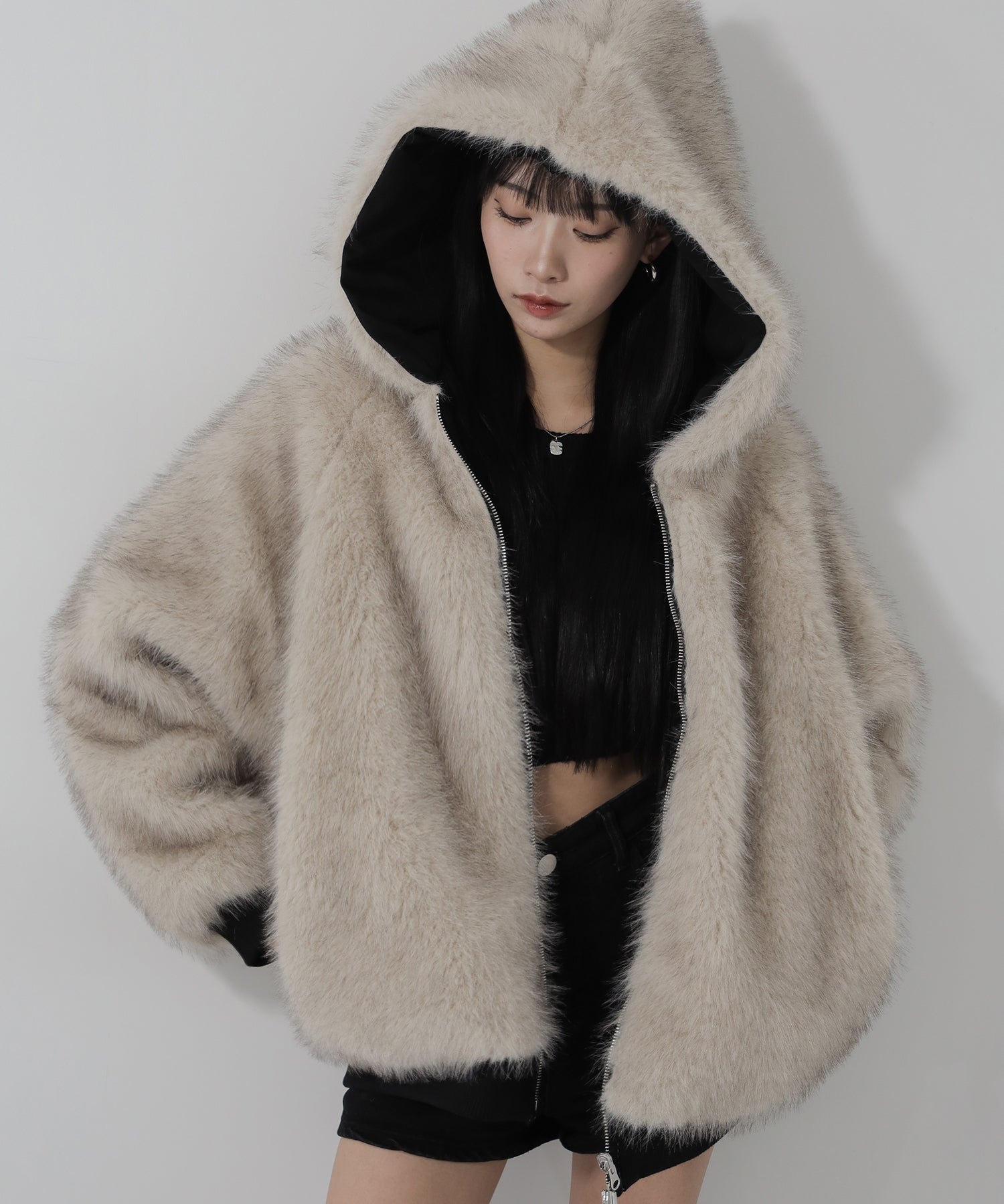 【 リバーシブル2WAY】ビッグフーディボリュームフェイクファーブルゾン / Reversible big hoodie volume fake fur blouson