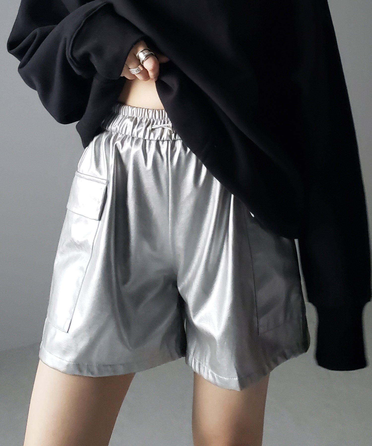【 2color / 3size 】ドローコードフェイクレザーカーゴショートパンツ