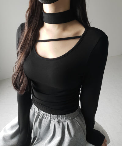 【 裏起毛 】チョーカーナナメストラップシャーリングトップス / choker naname strap shirring tops