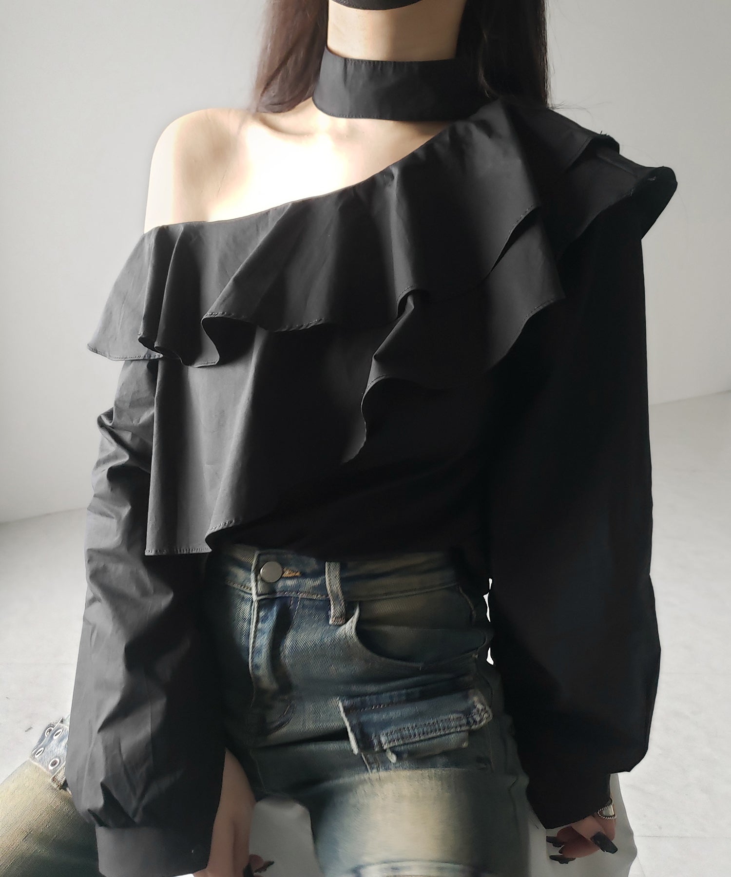 【 2color 】チョーカーフリルワンショルダーブラウス / choker frill one shoulder blouse