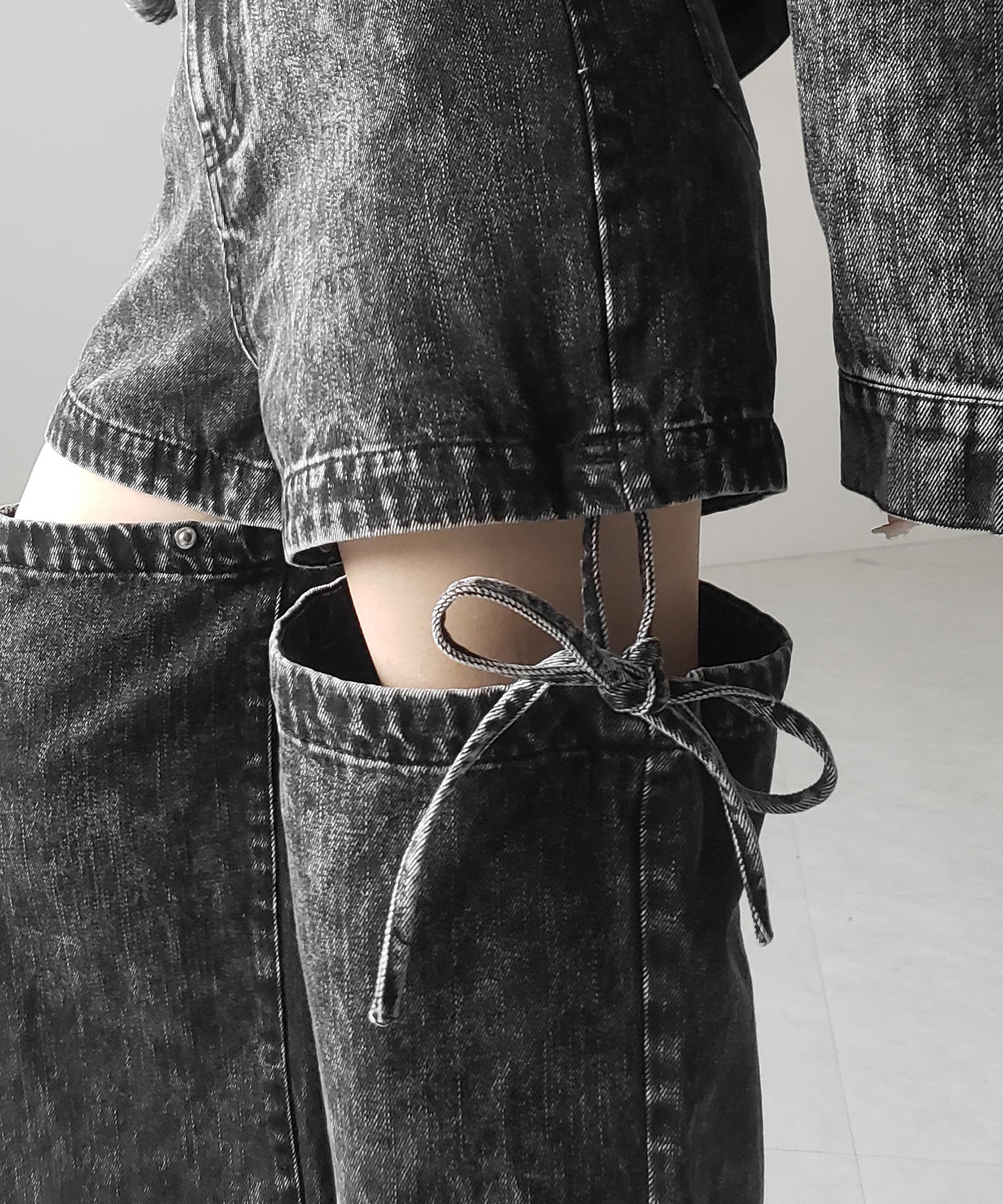 【 セットアップ着用可能 】2WAYヴィンテージケミカルブリーチカットアウトリボンデニム / 2WAY vintage chemical bleach cutout ribbon denim