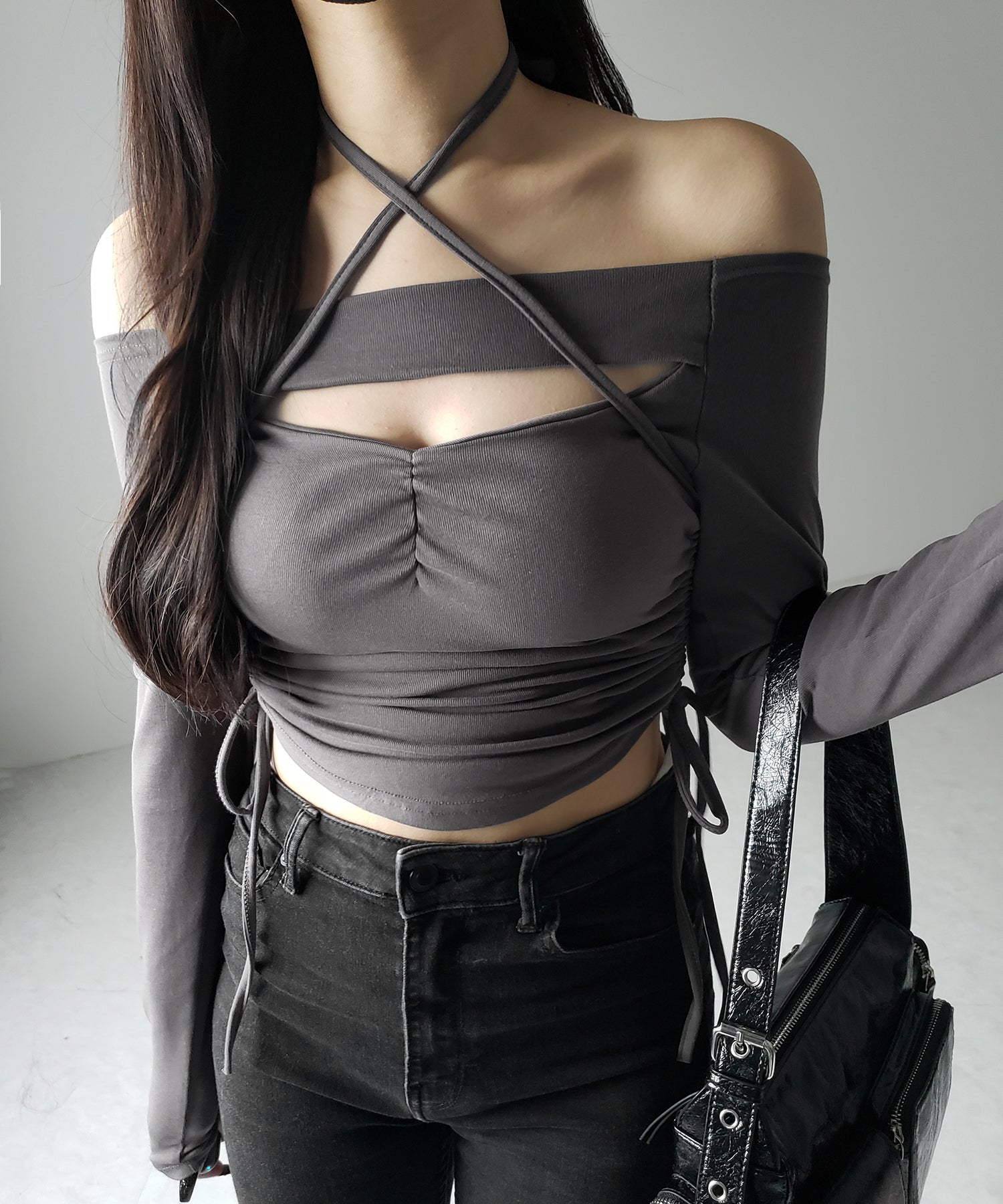 【 新色ピンク追加! / 2WAY 】クロスストラップリボンカットアウトオフショルトップス / cross strap ribbon cutout offshoulder tops