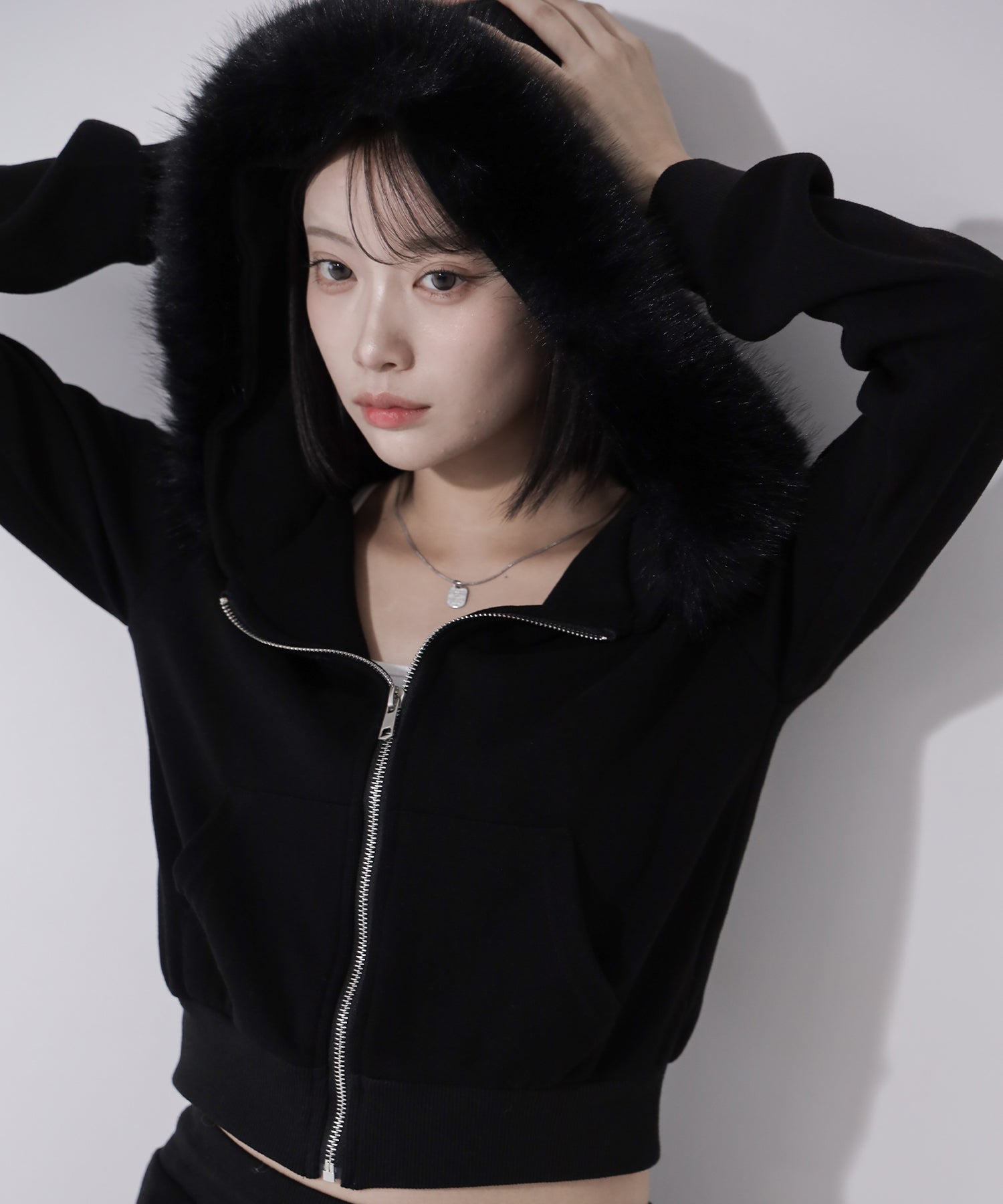 【 セットアップ 】ファーフードショートパーカー&スウェットフレアパンツ / Fur short hoodie & sweat flare pants SETUP