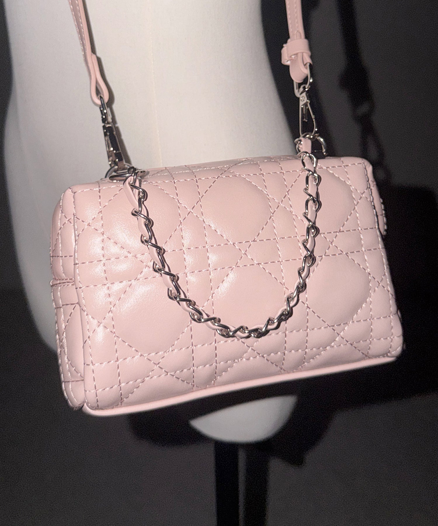 【 ショルダーストラップ付き2WAY 】キルティングスクエアチェーンショルダーミニバッグ / 2WAY quilted square chain shoulder mini bag