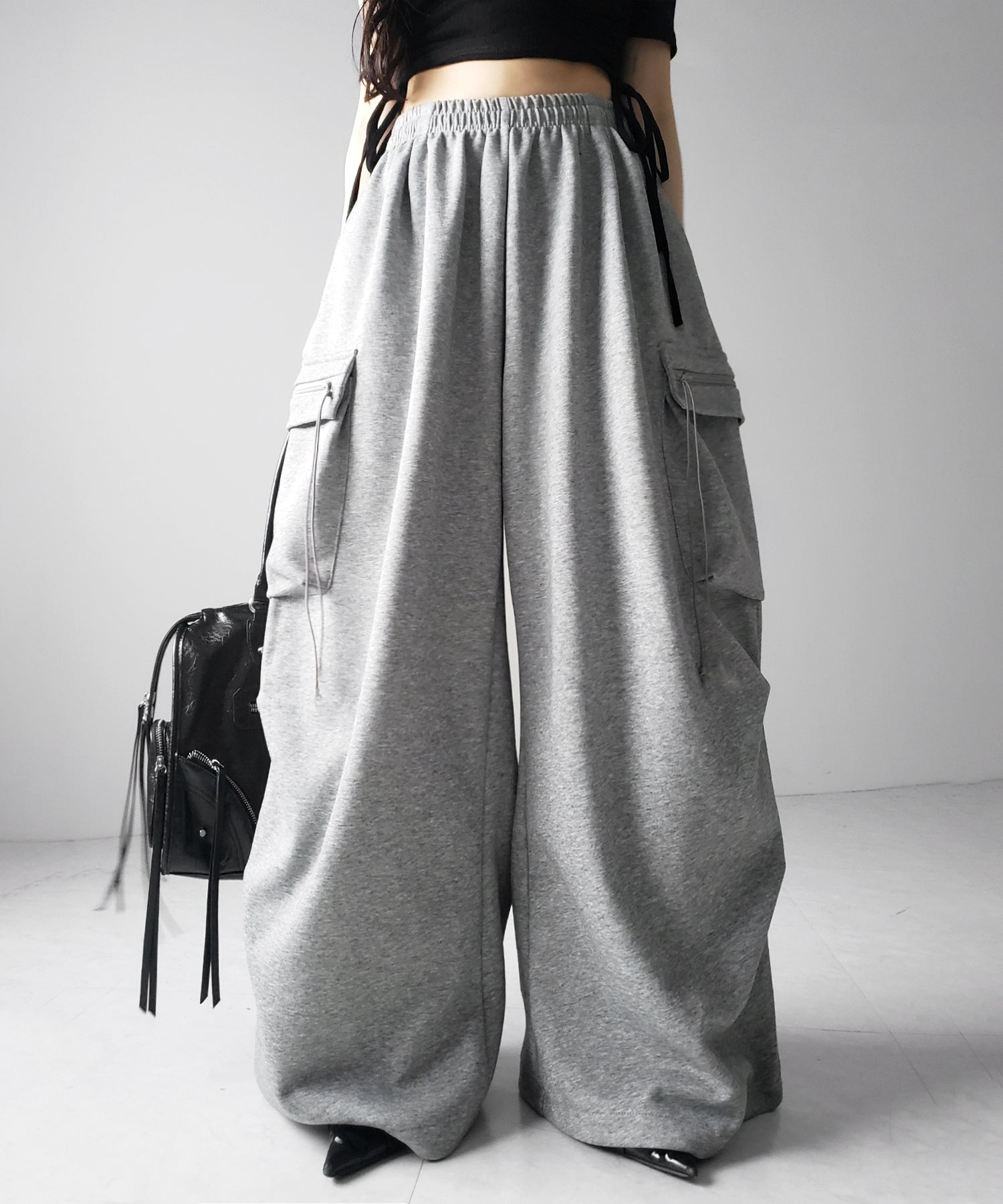 【 裾絞り可能2WAY 】ドローコードタックワイドカーゴスウェットパンツ / drawcord tuck wide cargo sweatpants