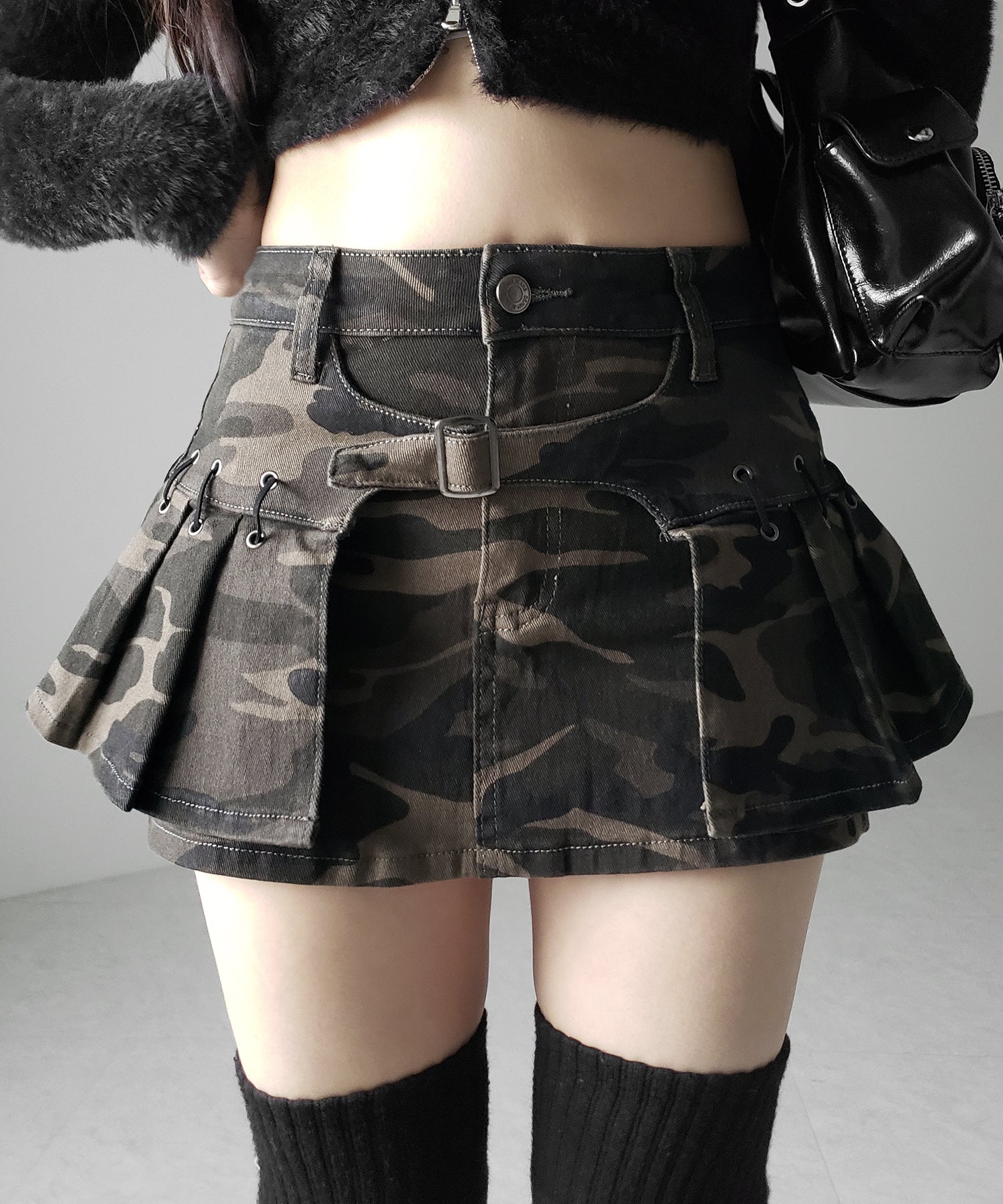 【 インパン裏地付 】カモフラベルテッドマイクロプリーツミニスカパン / camouflage belted micro pleats skirt pants